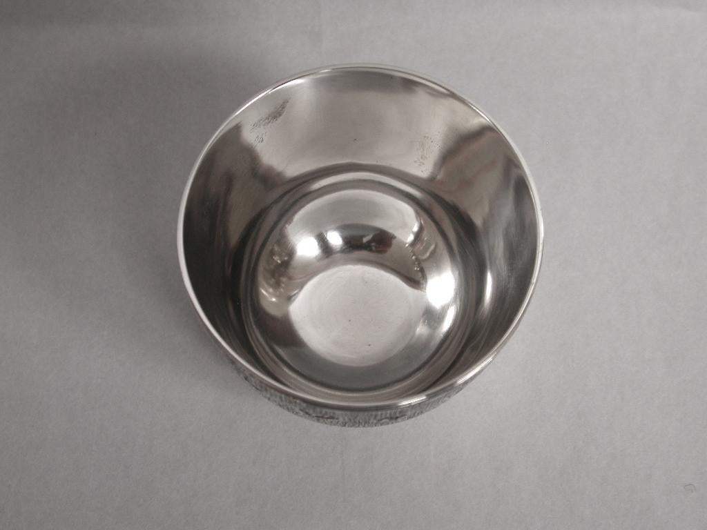 Modernist silver tumbler cup, dated 1977, Payne & Son of Oxford
Heavy guage of silver, weight 2.24 troy ounces.
This tumbler cup is great fun, and precision made so that if it is knocked,
it always comes back to a upright position, thus not