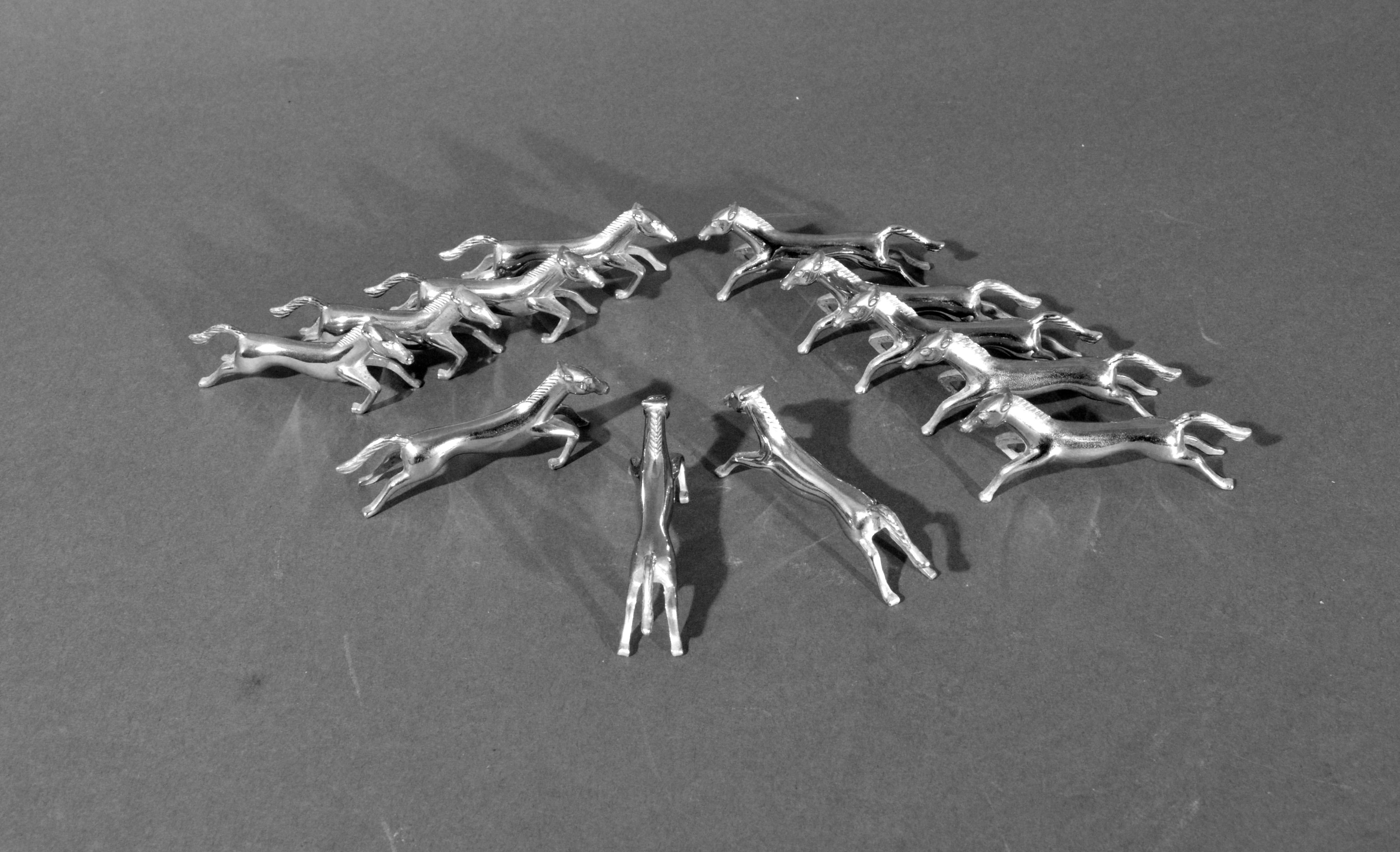 Modernist silvered horse knife rests-set of twelve,
20th Century
(NY9205/IRR)

The twelve cast solid silvered plate horses are depicted in full gallop.
 