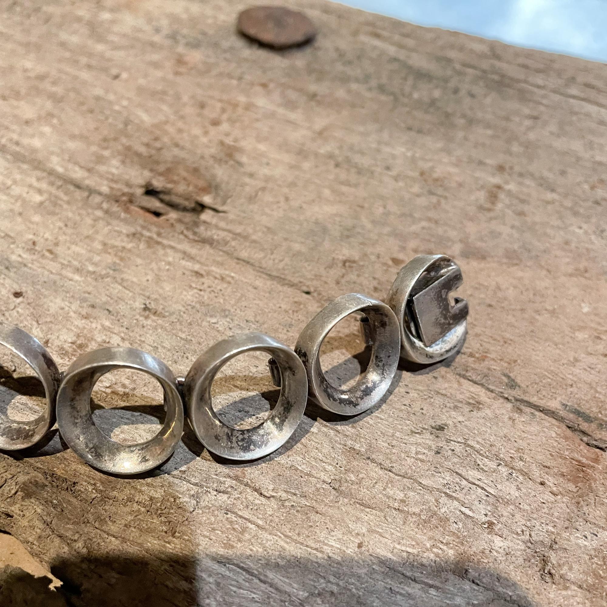 Mid-20th Century 1960s Modernist Silversmith Antonio Pineda Sterling Silver Circles Link Bracelet