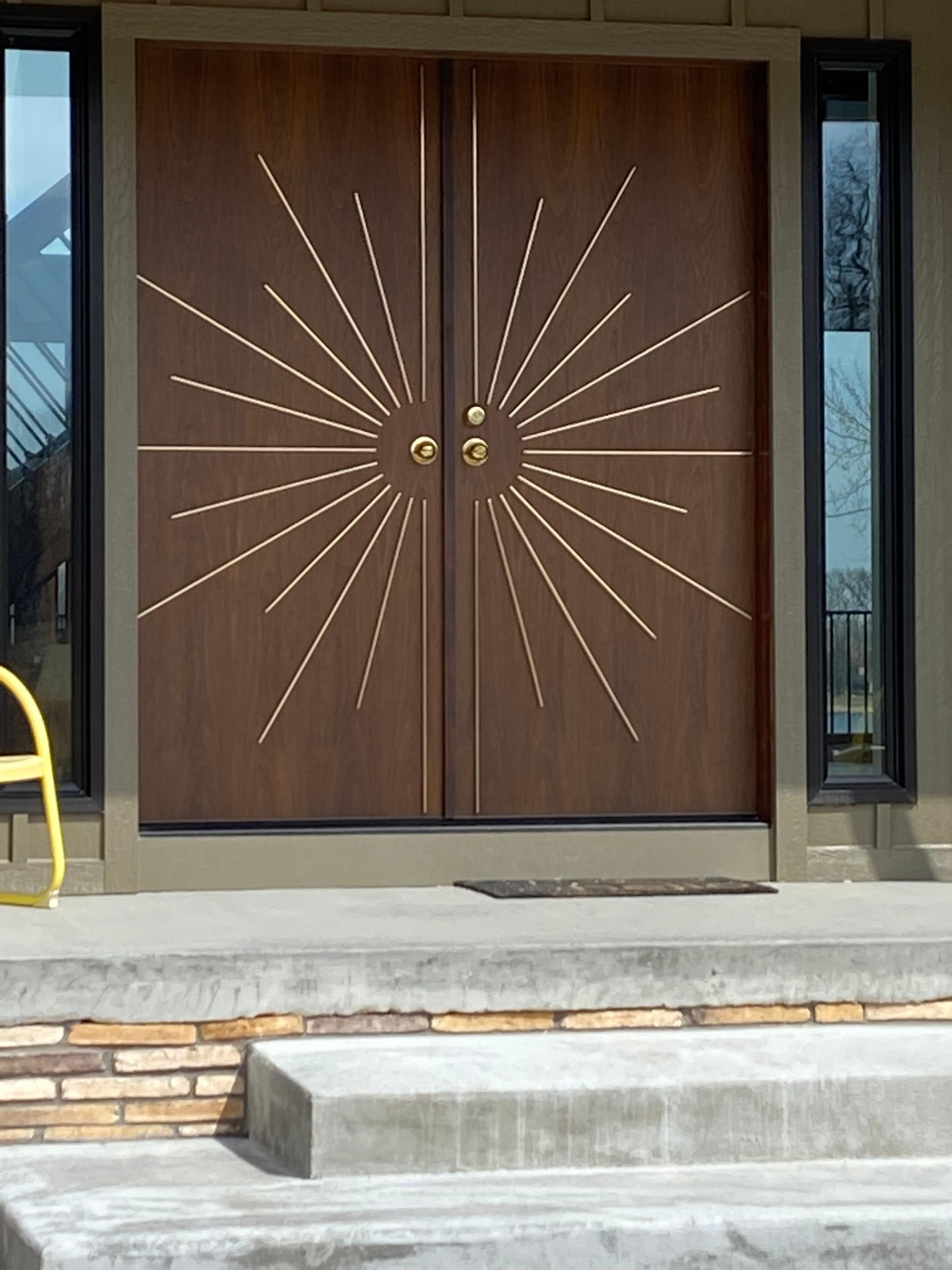 Modernistische Einzel-Eingangstür auf Bestellung in Nussbaum gefertigt im Angebot 7