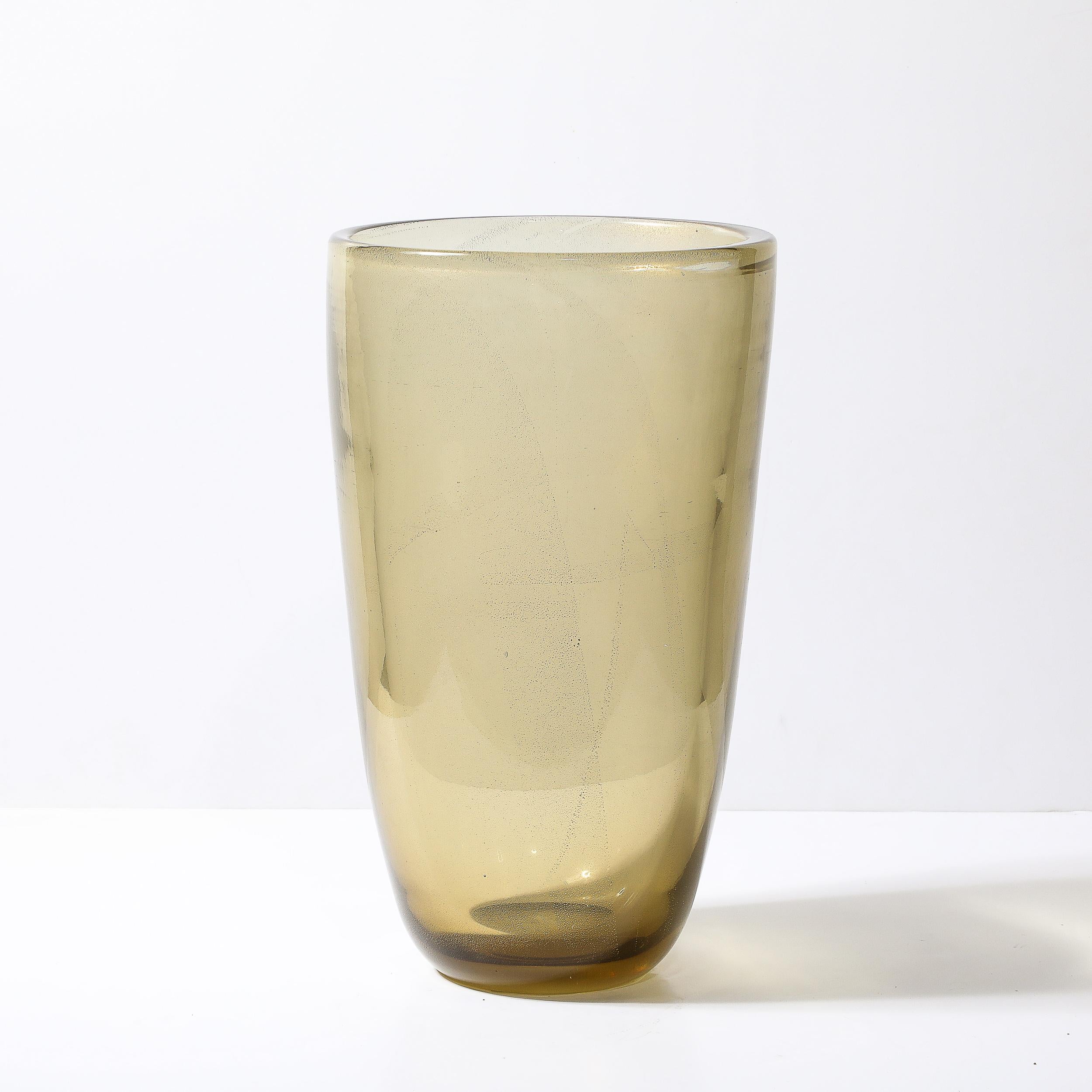 Vaso modernista in vetro di Murano soffiato a mano color ambra fumé In condizioni Nuovo in vendita a New York, NY