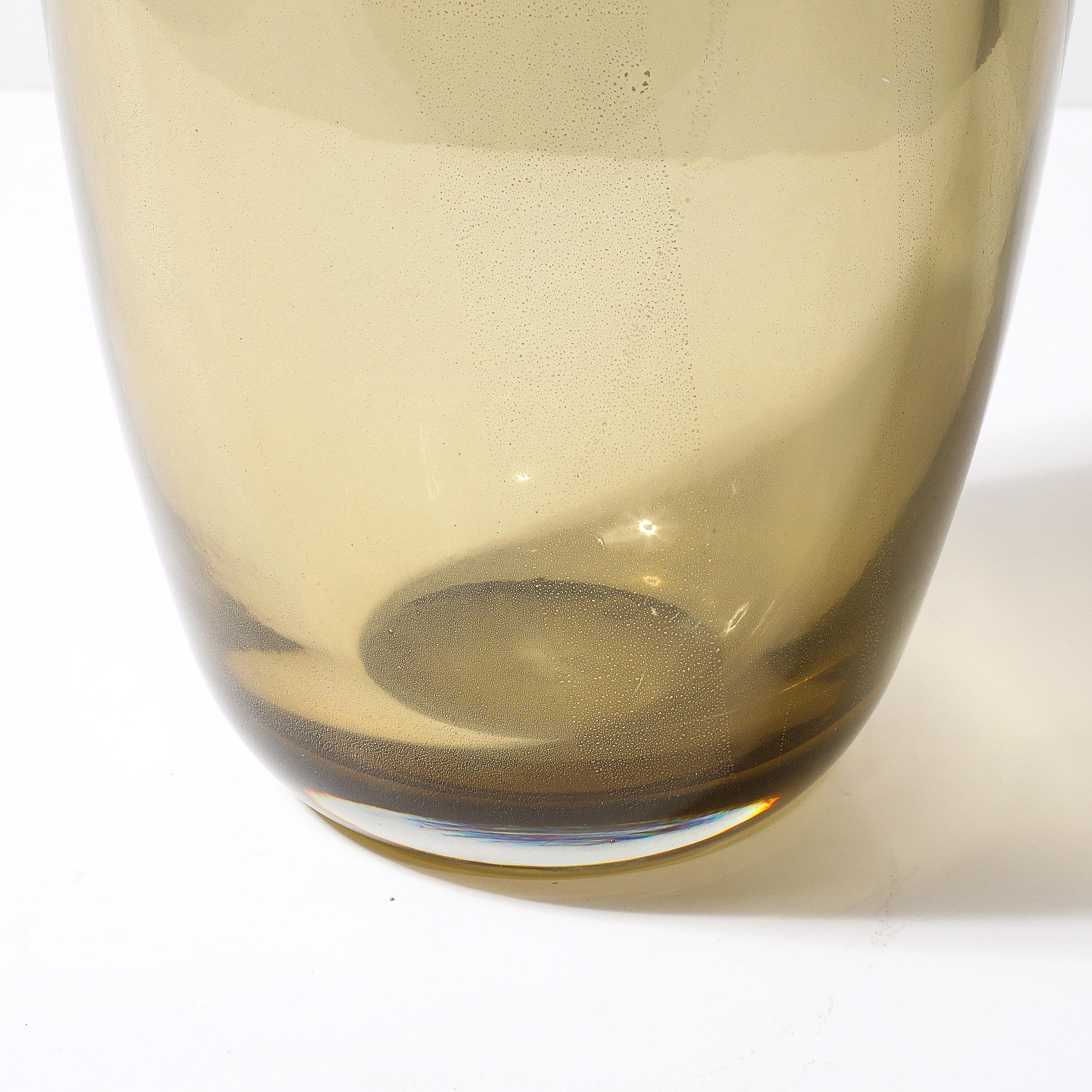 XXI secolo e contemporaneo Vaso modernista in vetro di Murano soffiato a mano color ambra fumé in vendita