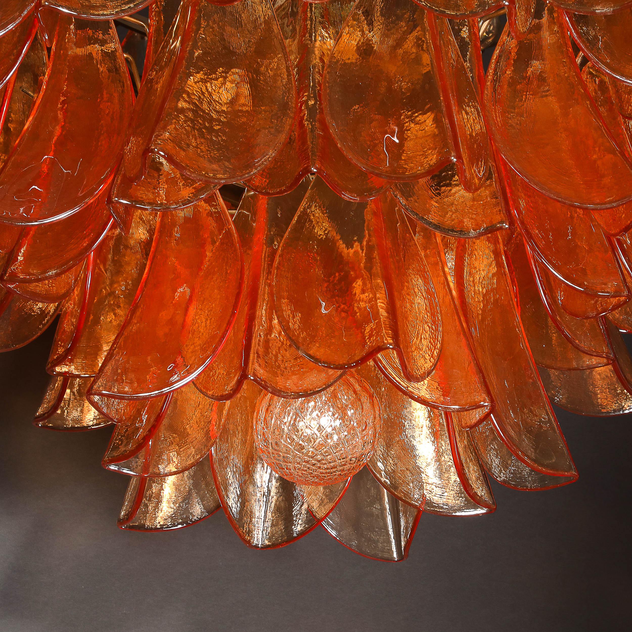 Lampadario modernista in vetro di Murano color albicocca fumé e bronzo strofinato a olio con piume in vendita 6