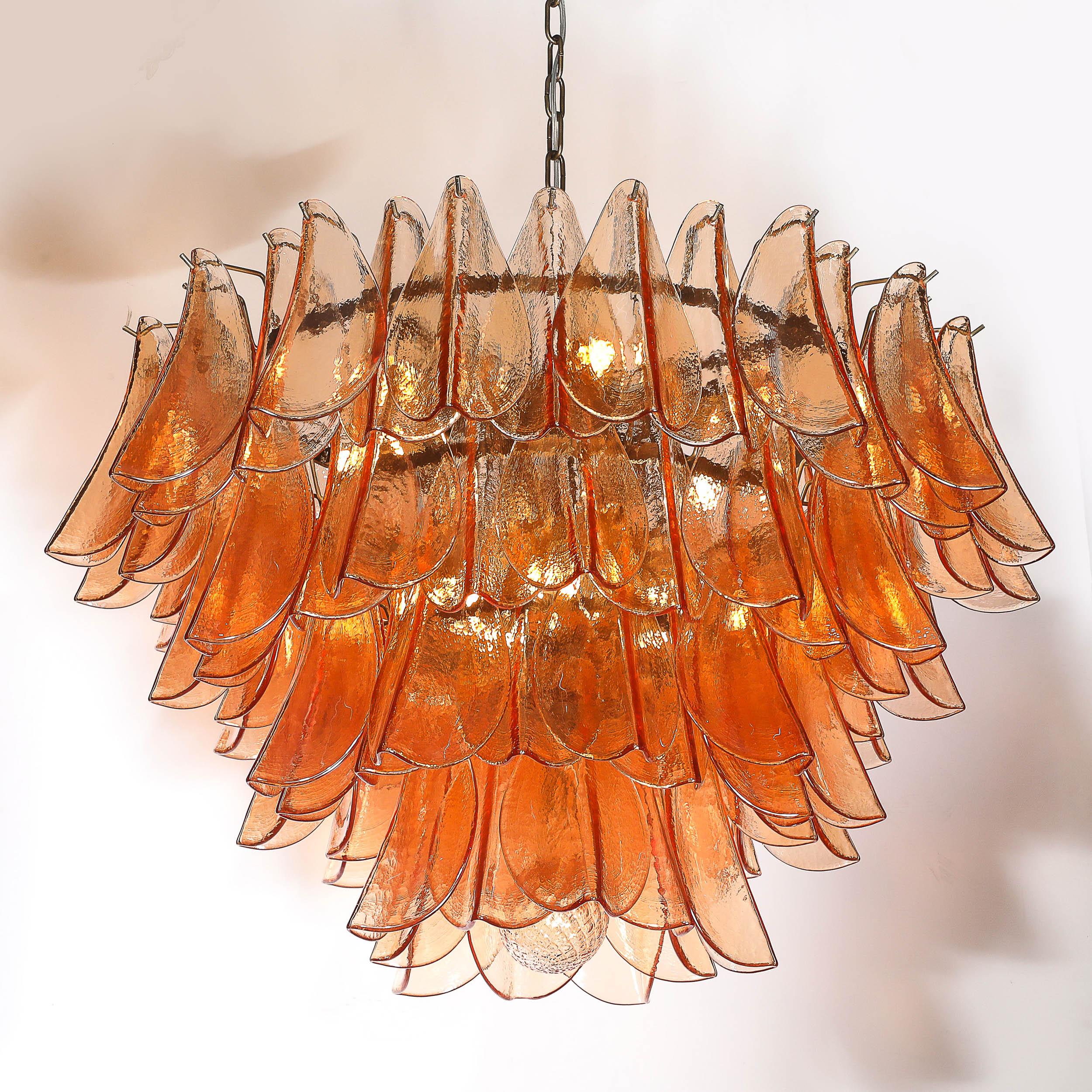 Bronzo Lampadario modernista in vetro di Murano color albicocca fumé e bronzo strofinato a olio con piume in vendita