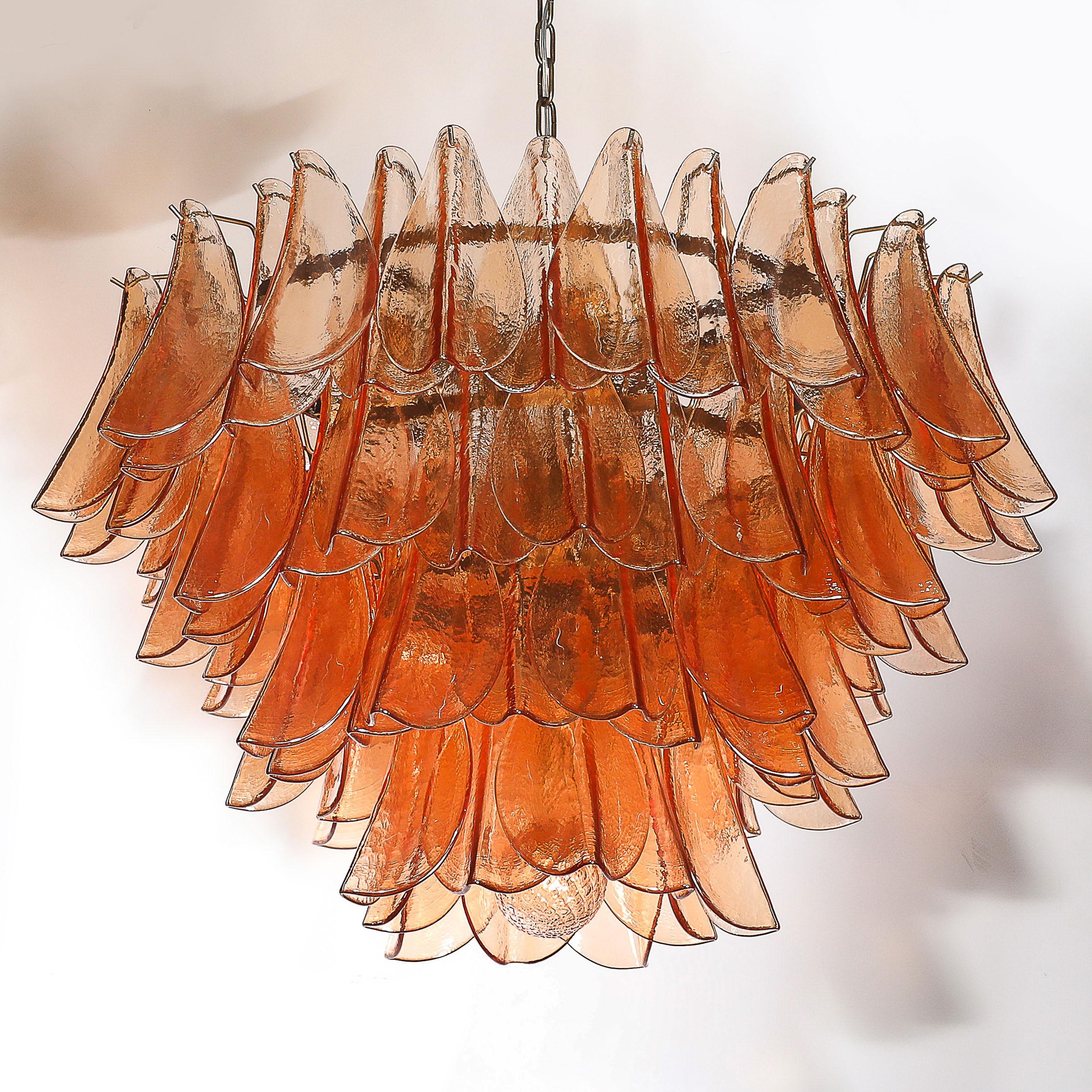 Lampadario modernista in vetro di Murano color albicocca fumé e bronzo strofinato a olio con piume in vendita 1