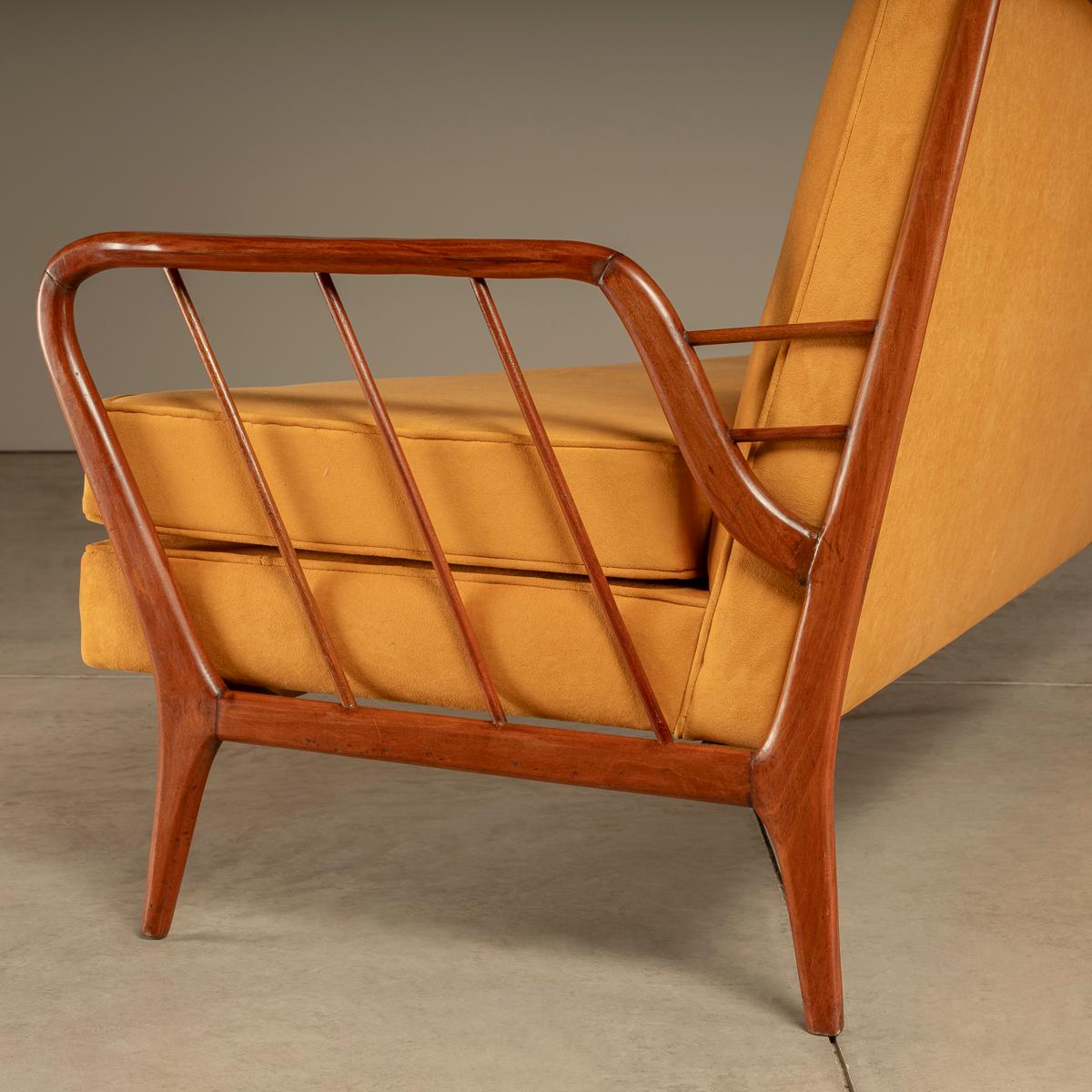 Canapé moderniste brésilien du milieu du siècle en bois dur de Rino Levi Bon état - En vente à Sao Paulo, SP