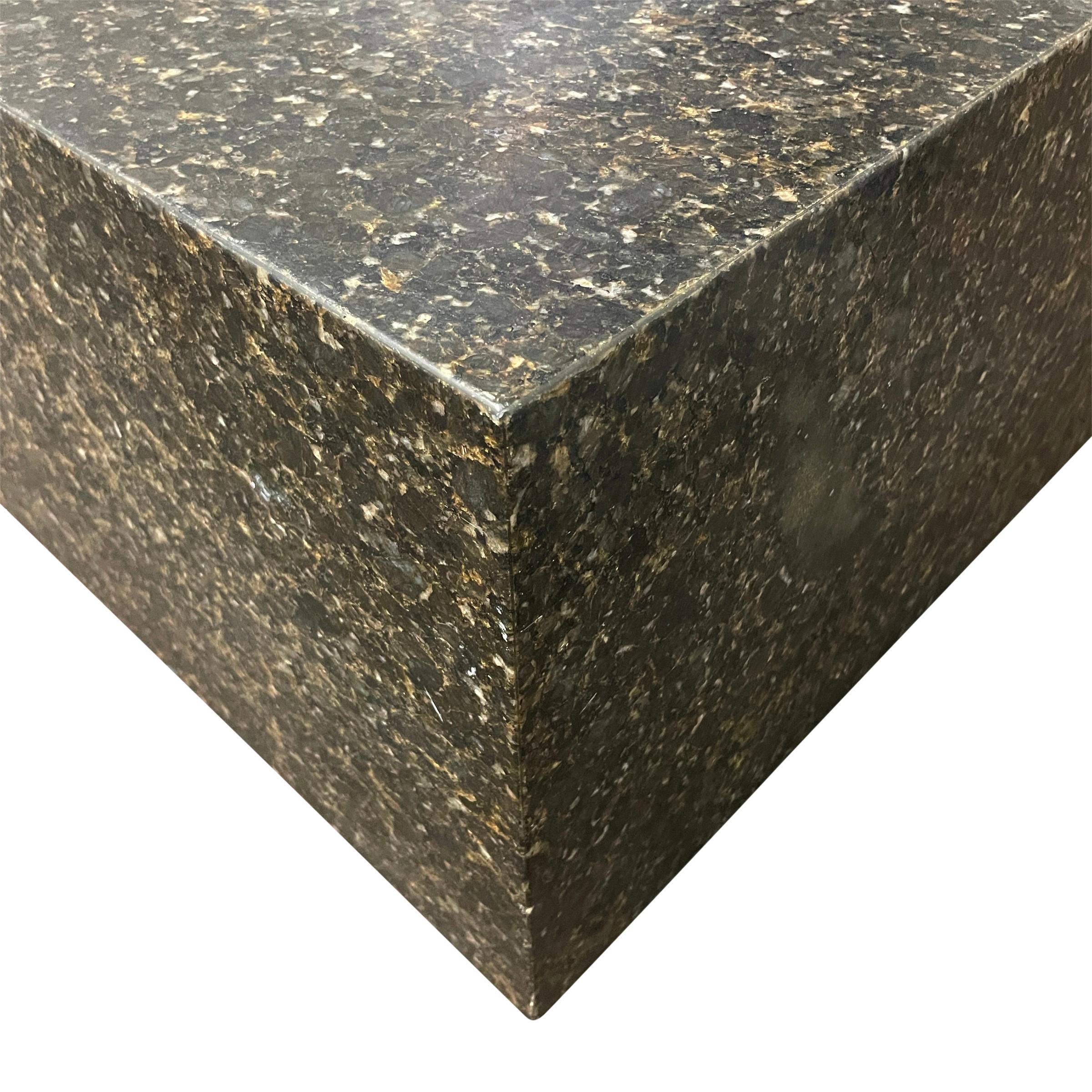 Modernistischer Tisch oder Bank aus massivem Granit im Angebot 2