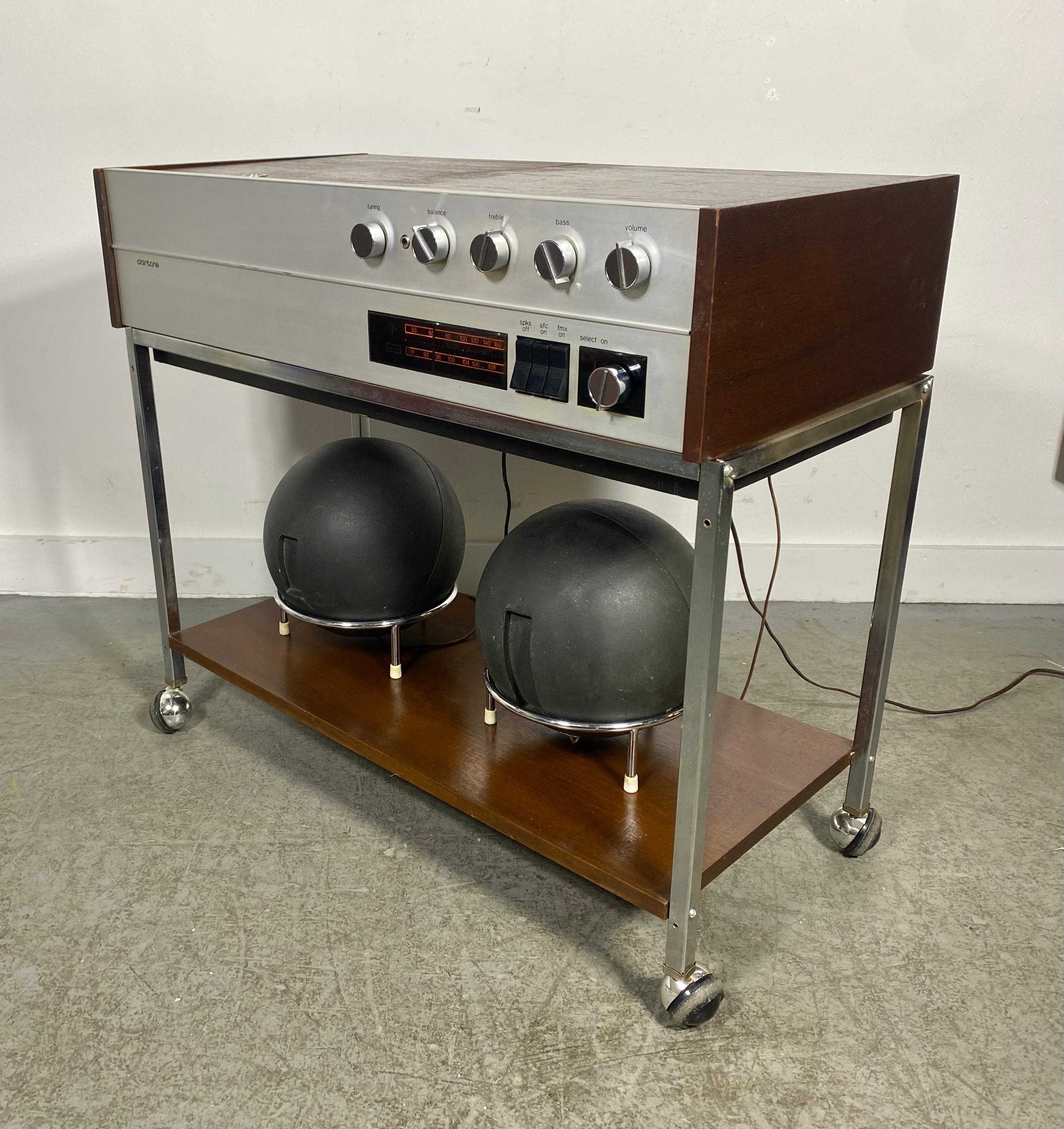 Vintage classic Modernist / Spaceage of high design Clairtone G3 T13 with Garrard turntable all made in Canada.Amazing design..

All functions working perfectly..Sounds great!!

Phono, FM, AM, headphone jack, and speakers are all functioning and