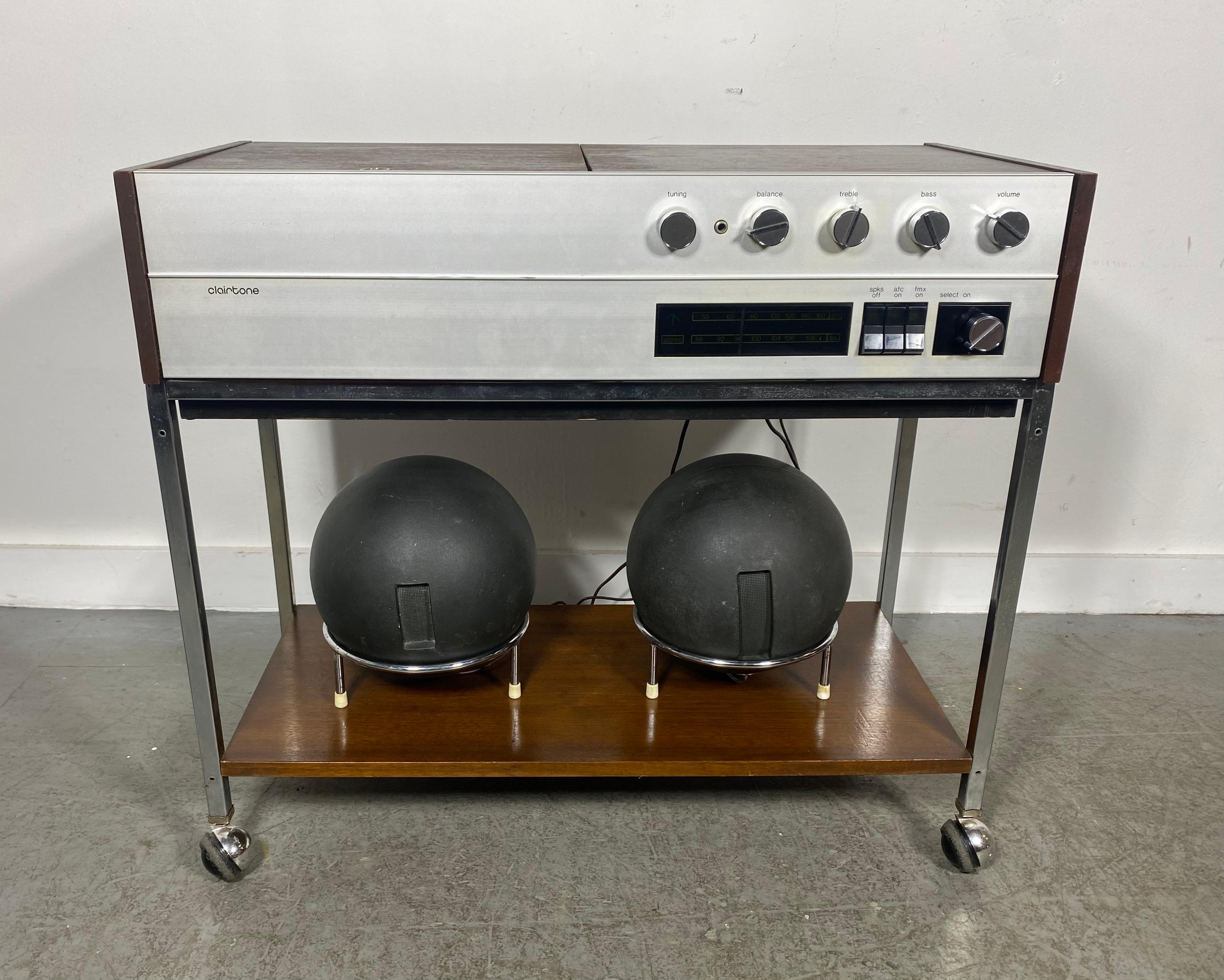 Mid-20th Century Modernist Space Age Clairtone G3 T13 Stereo System with Globe Speakers