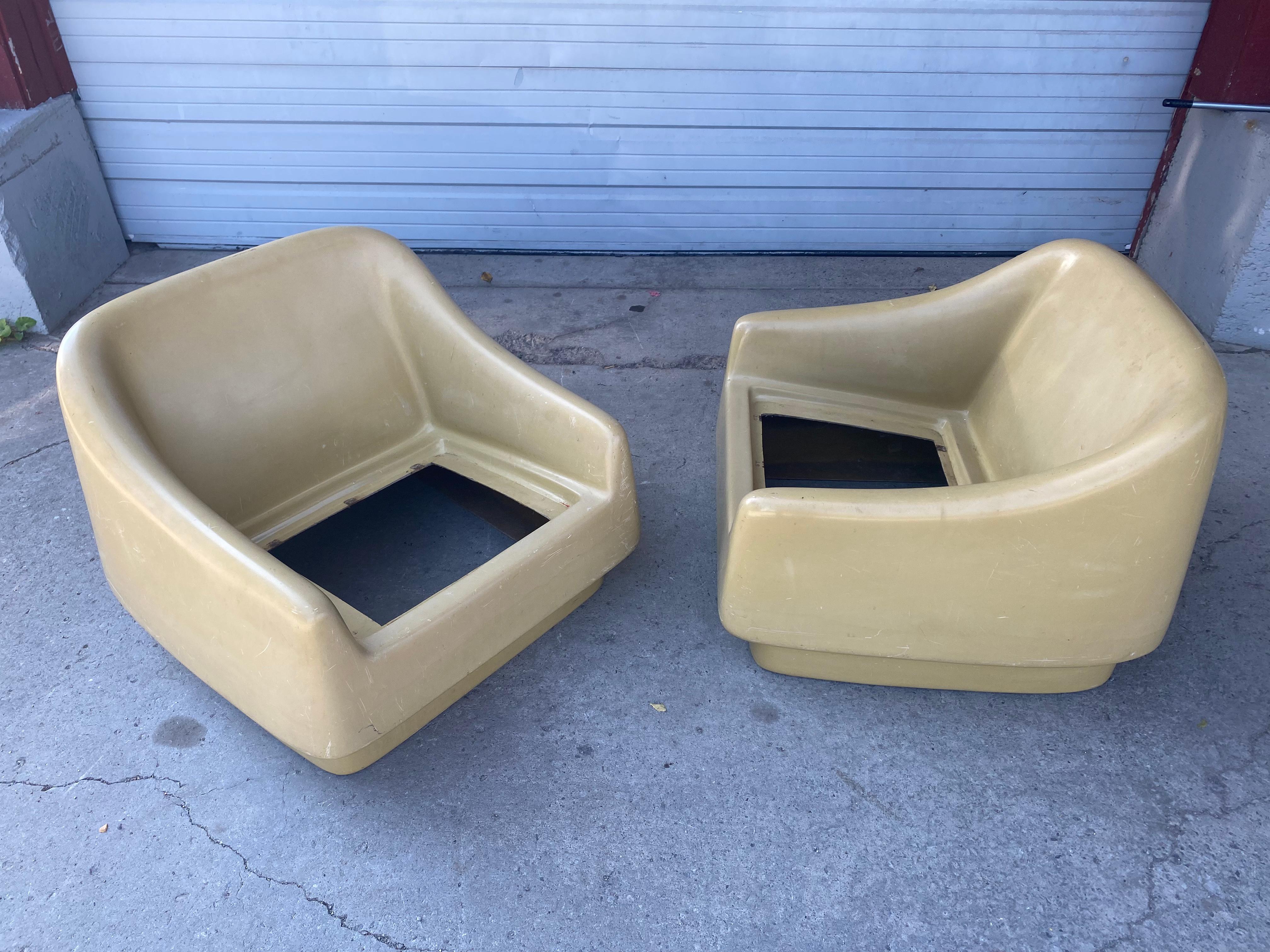 Modernist Space Age Fiberglass Pod Chairs 4