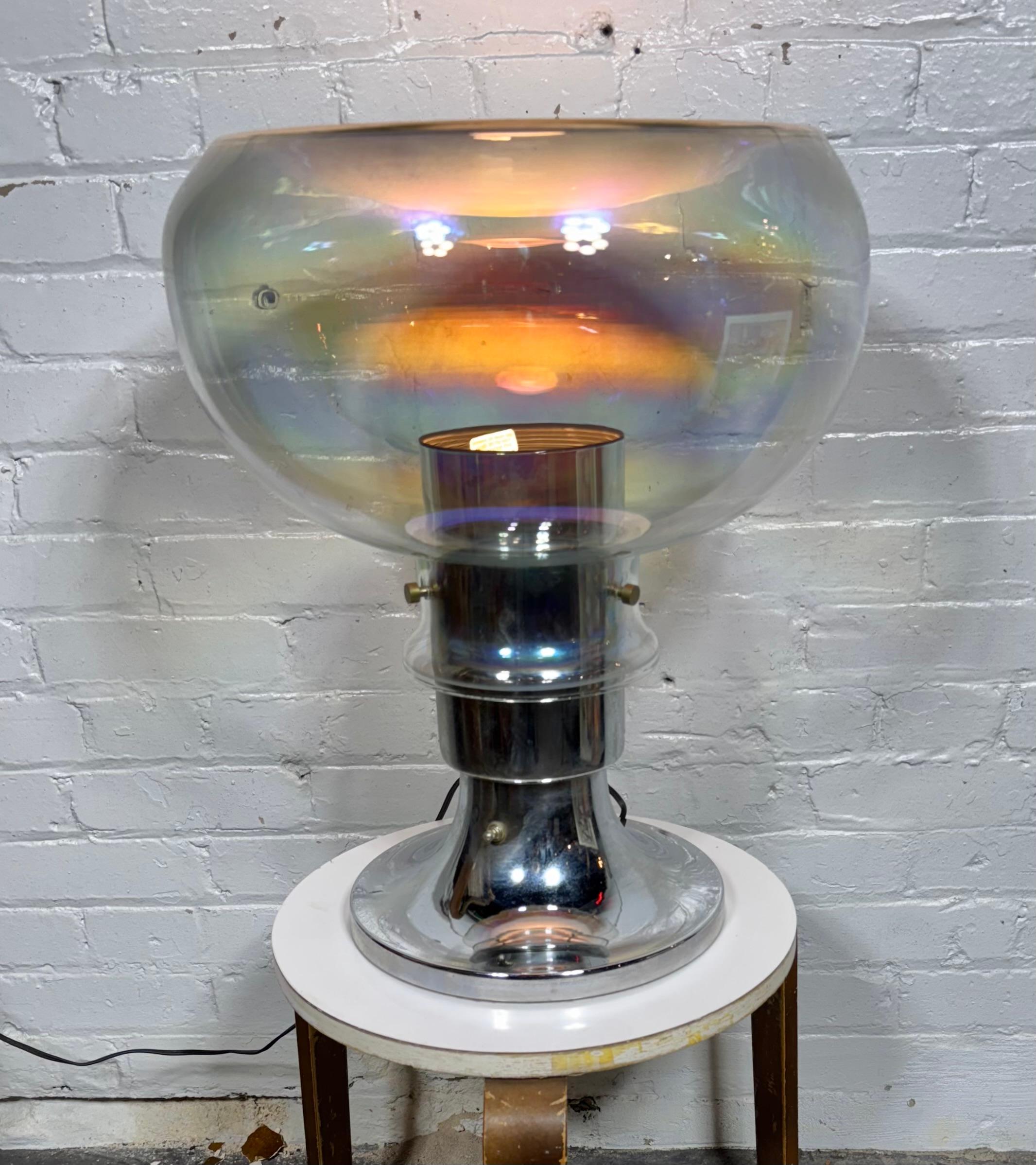 Italiano Lampada modernista Space AGE in vetro soffiato di Murano e cromo. Toni Zuccheri in vendita