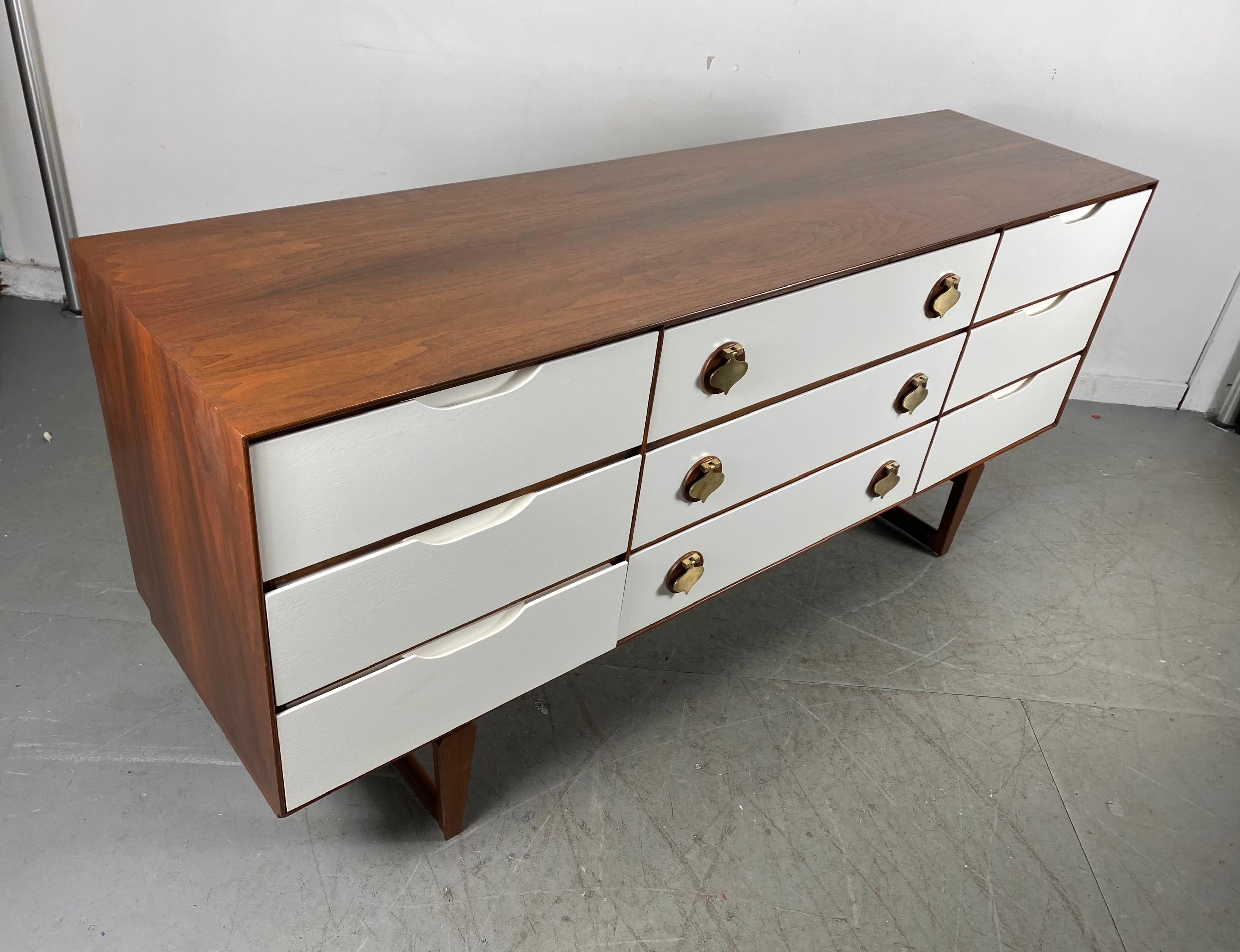 Lacquered Modernist Spade Handle 9-Drawer Dresser by Stanley