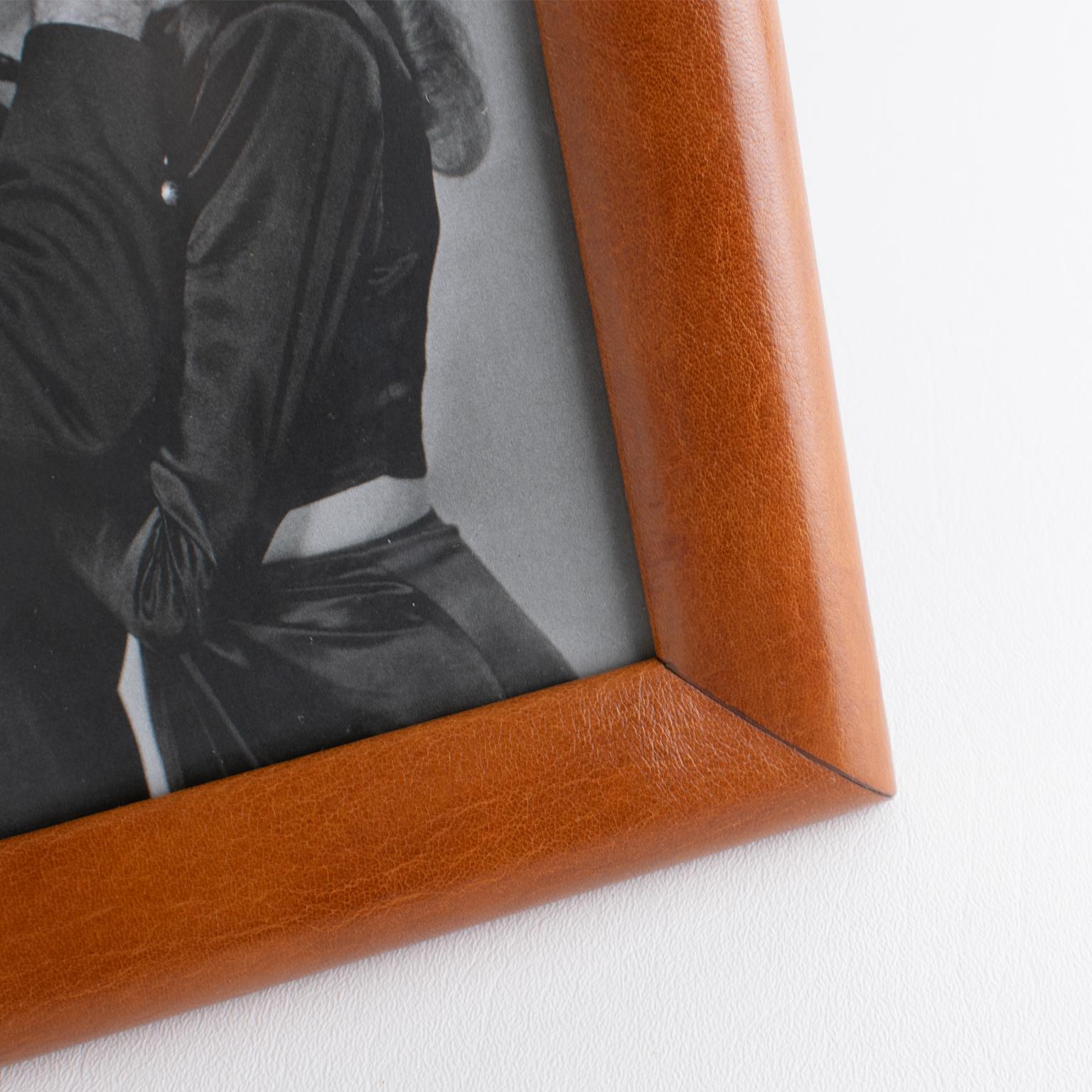 Cornice modernista in pelle di vitello marrone Spice in vendita 1