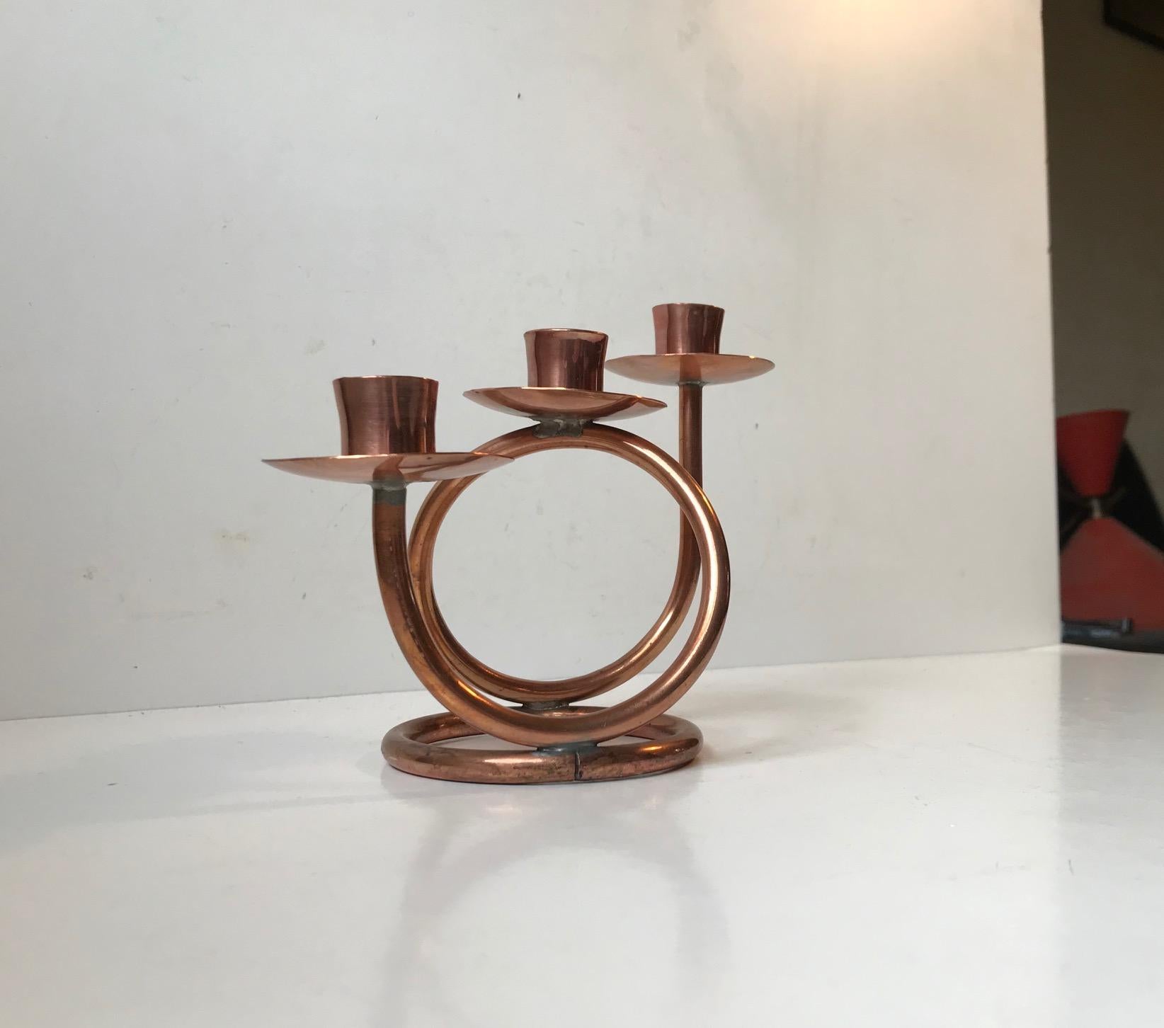 Scandinave moderne Chandelier moderniste en forme de spirale en cuivre, Danemark, 1970 en vente