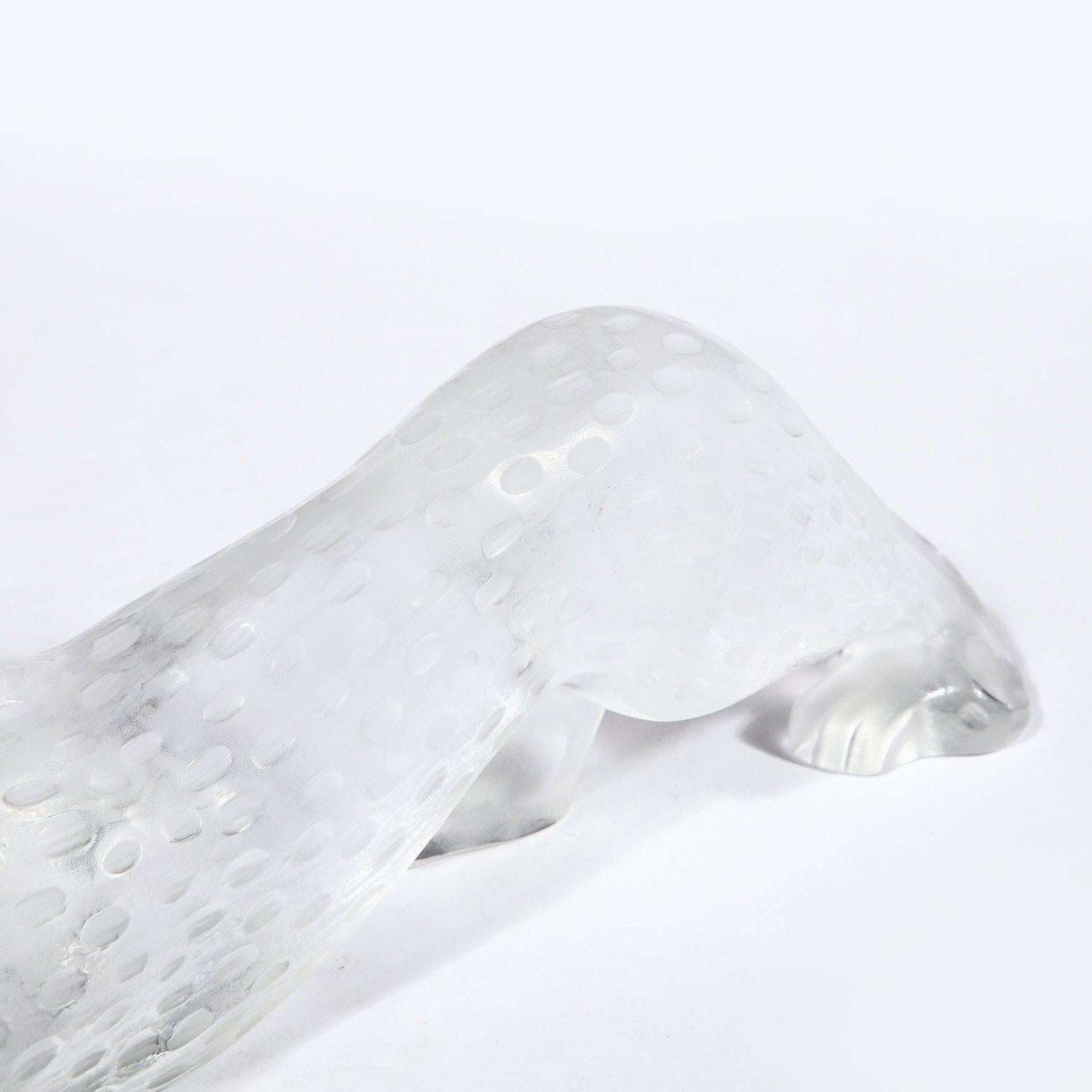 Leopardo Acechador Modernista en Cristal Esmerilado Firmado por Lalique Francés en venta