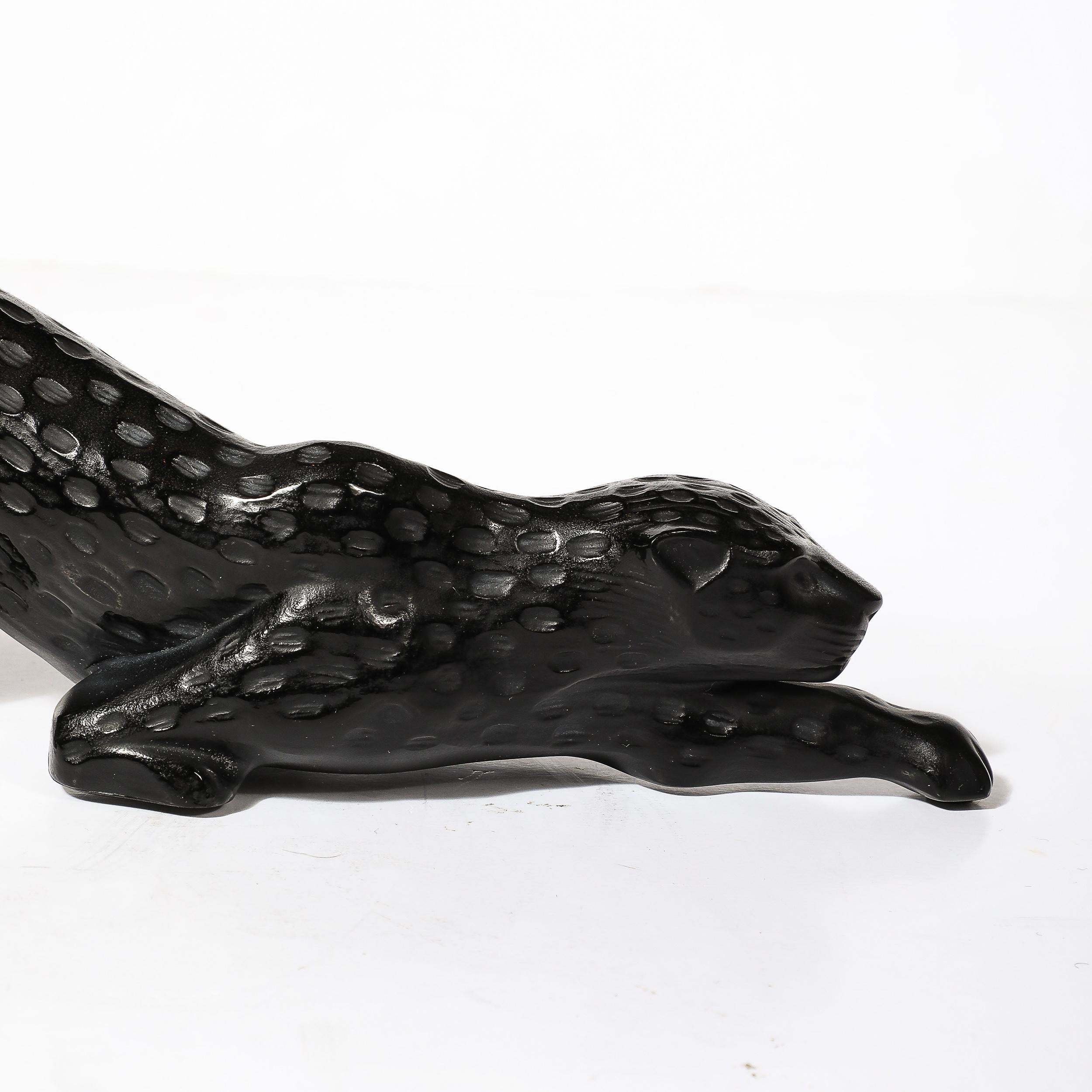 Leopardo Acechador Modernista en Cristal Esmerilado Firmado por Lalique Francés en venta
