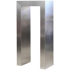 Arche carrée moderniste:: revêtement en aluminium:: sculpture:: présentoir:: piédestal