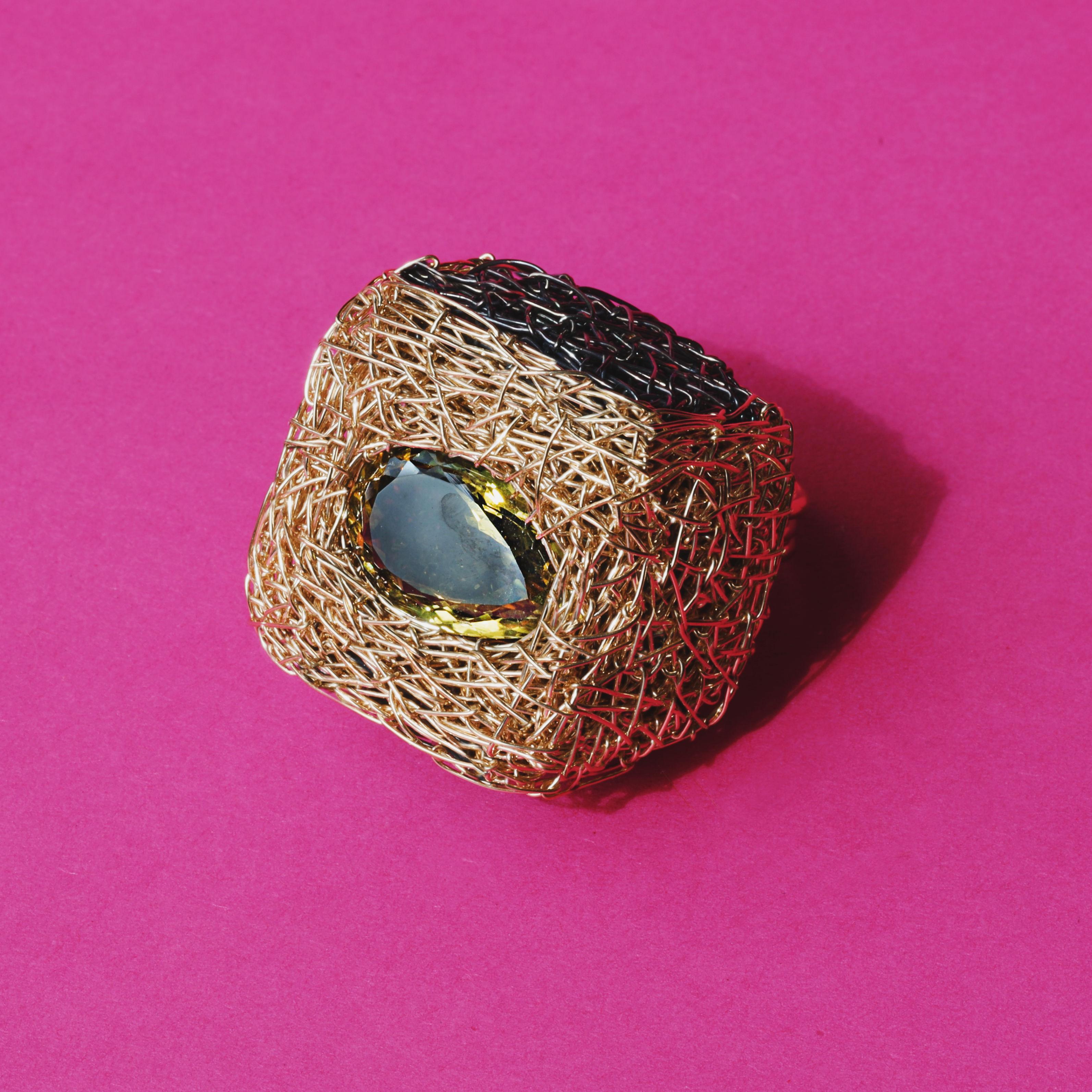 Modernist Square Cocktail Ring with Lemon Quartz, Black Silver and Gold F In New Condition For Sale In Engelberg, CH