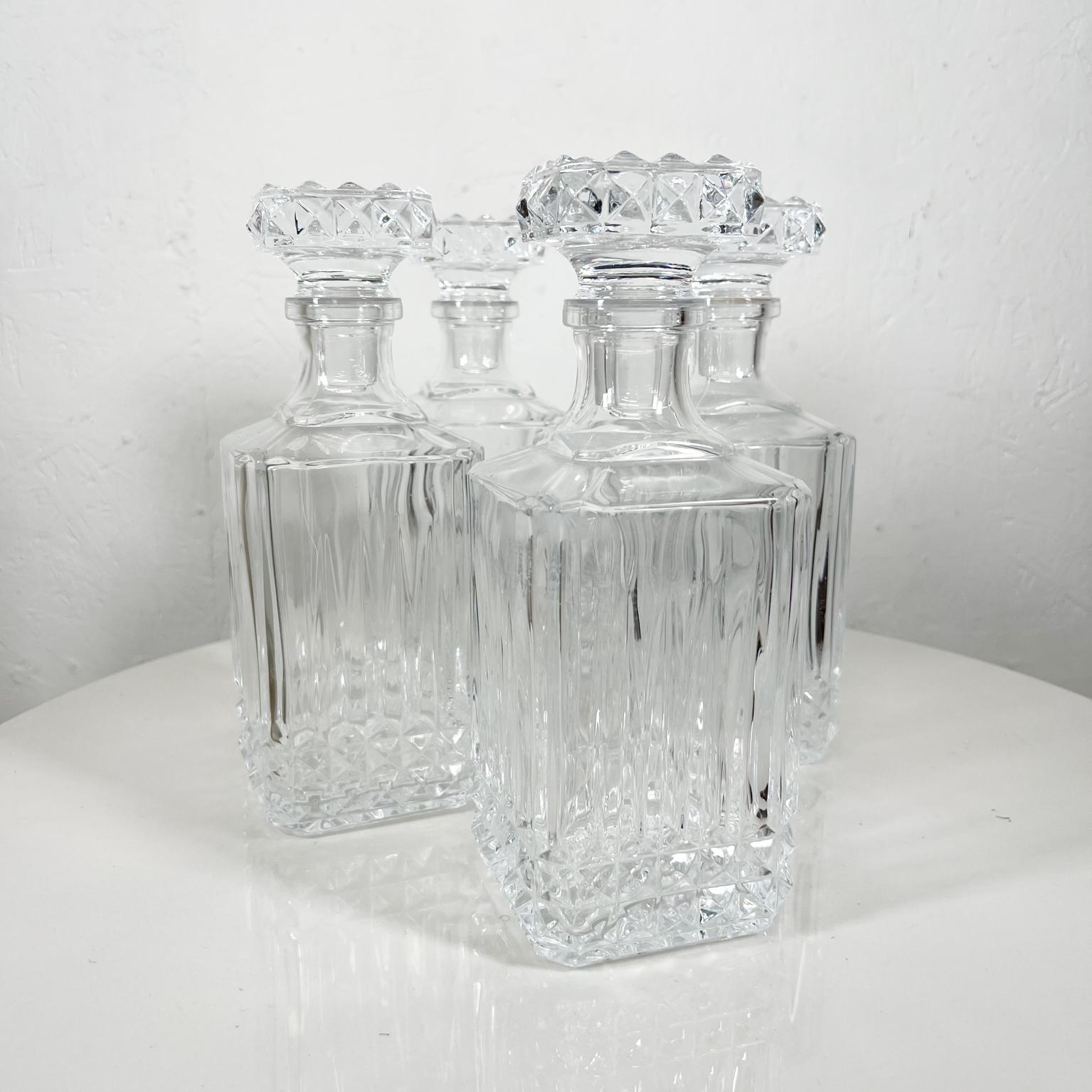 Modernist Square Cut Glass Decanters Liquor Bar Whiskey Bottle Set of Four In Good Condition In Chula Vista, CA