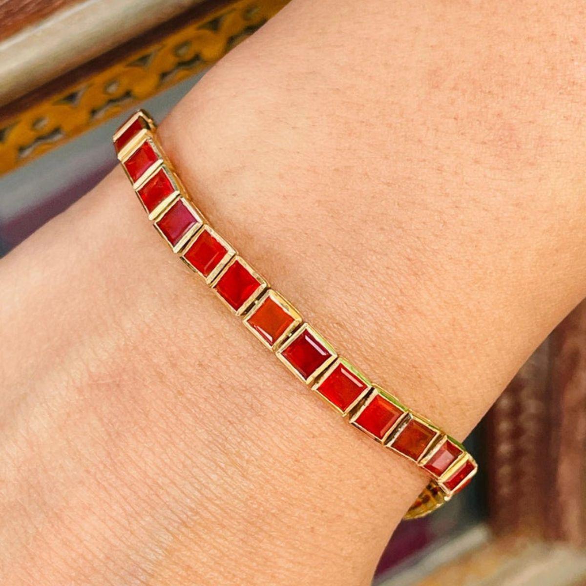 Modernista Pulsera de Tenis de Ópalo Naranja Tallado Cuadrado para Ella en Oro Amarillo de 18k Corte cuadrado en venta