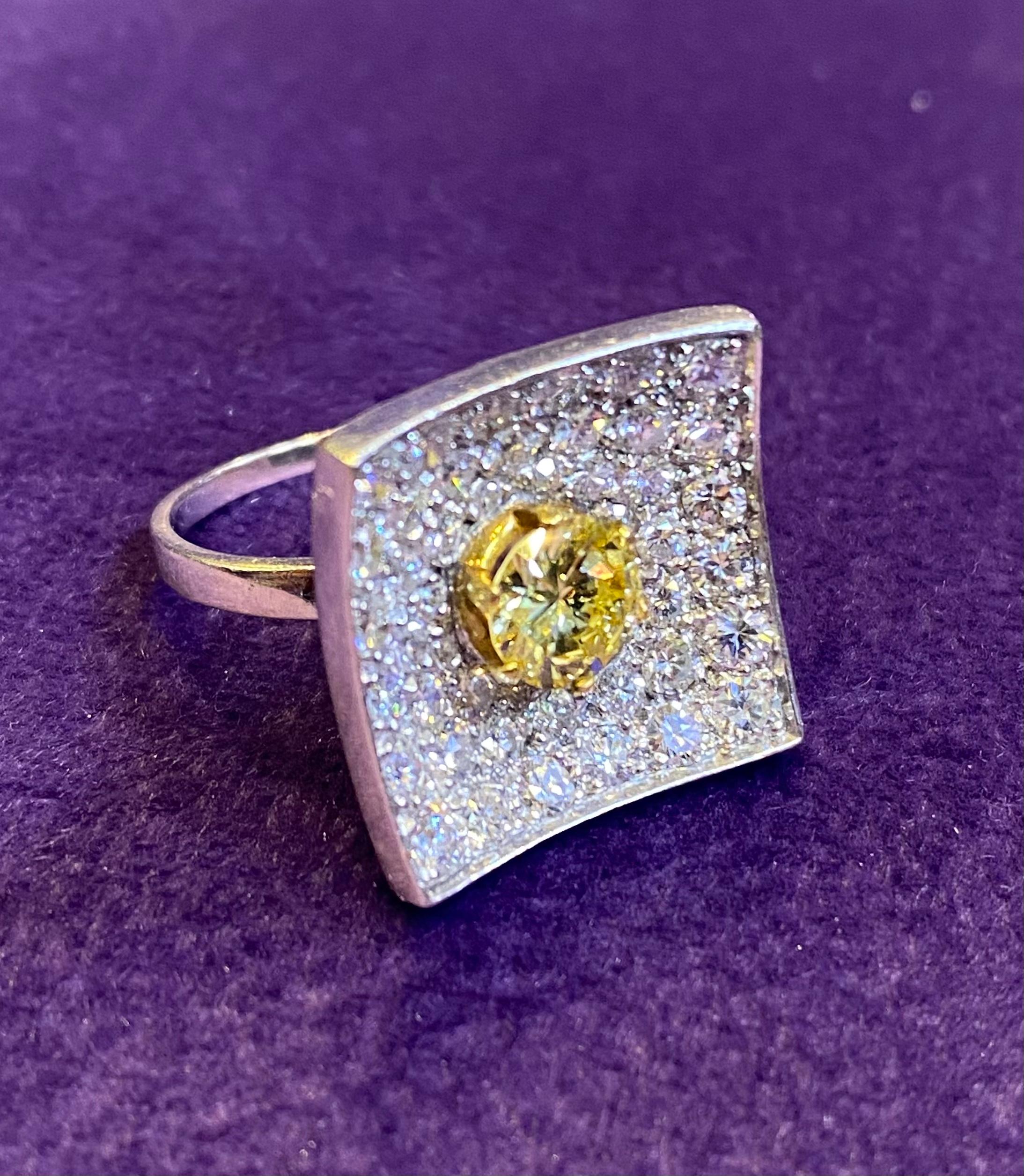 Modernist Square Shapes Yellow Diamond Ring In Excellent Condition For Sale In New York, NY