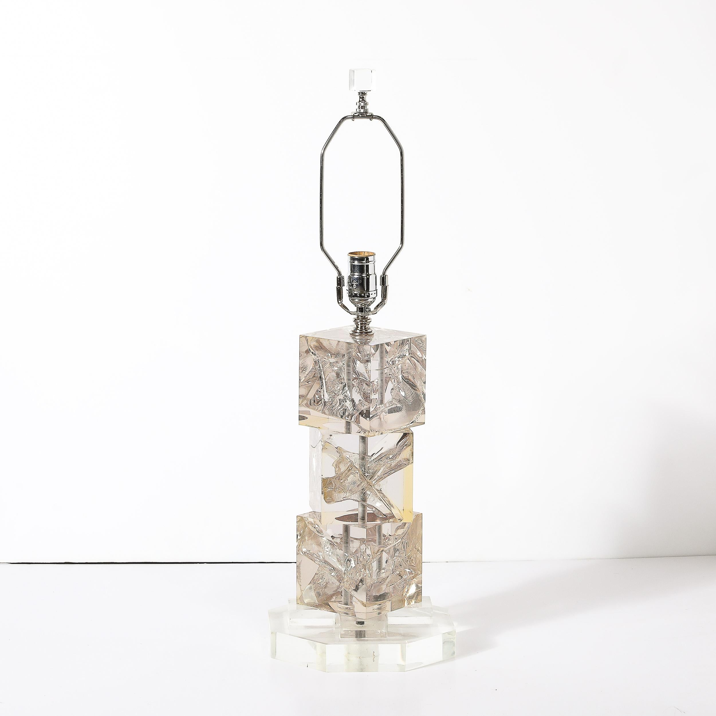 Modernist Stacked Ice Cube Table Lamp in Smoked Rose Lucite on Octagonal Base In Excellent Condition For Sale In New York, NY