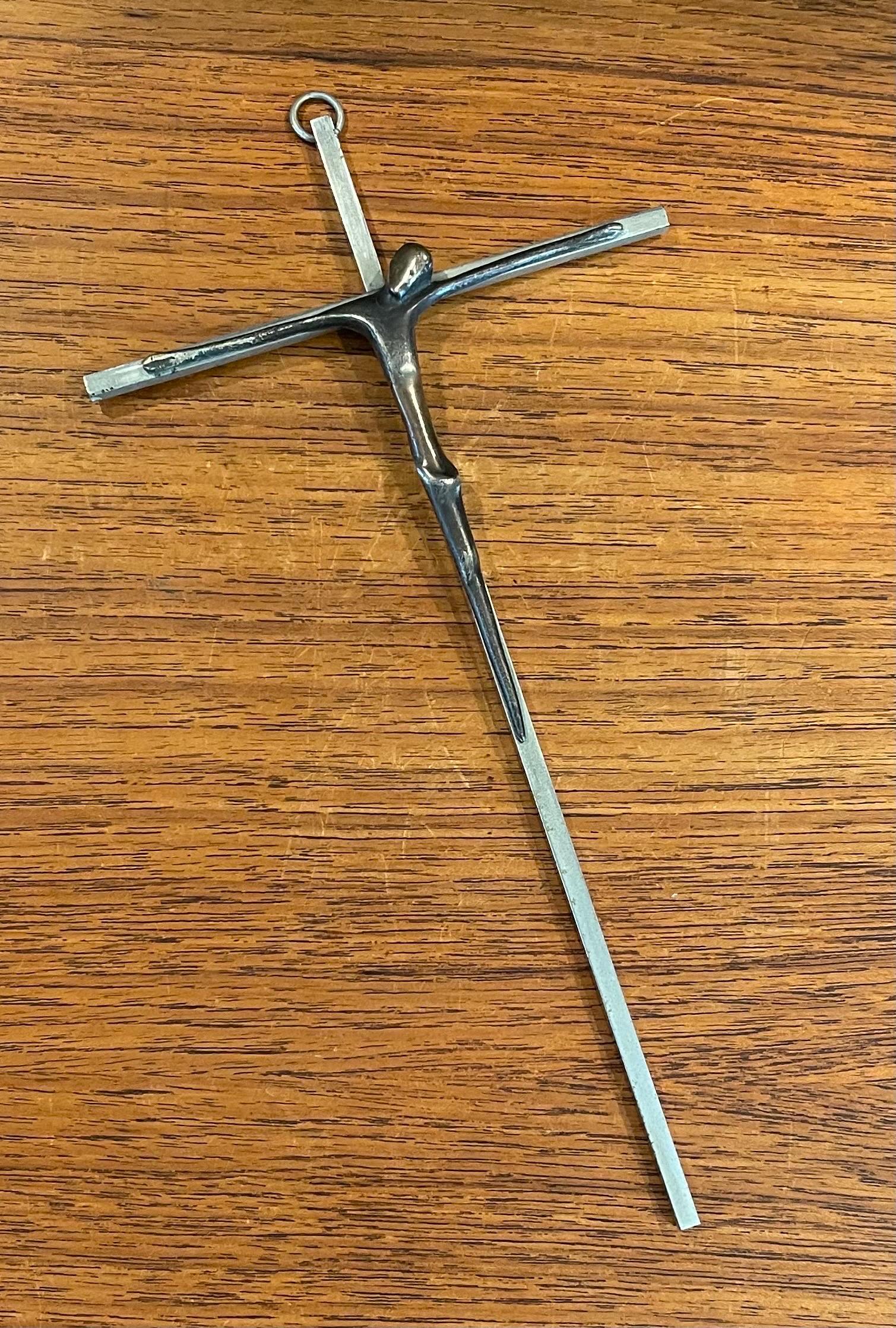 Mid-Century Modern Crucifix/croix moderniste en acier inoxydable en vente