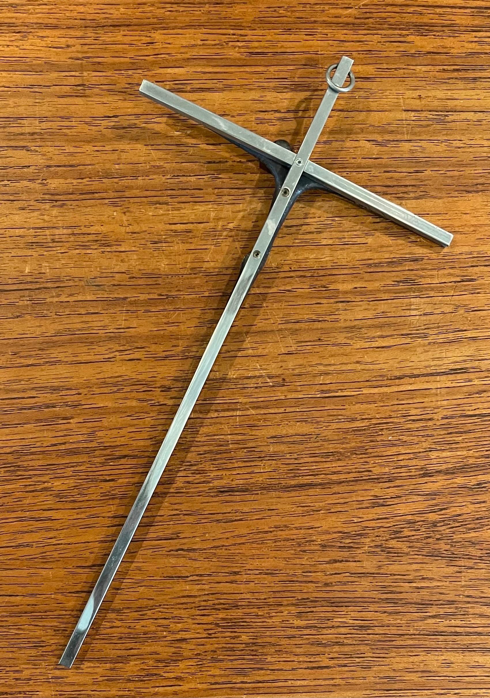 20ième siècle Crucifix/croix moderniste en acier inoxydable en vente