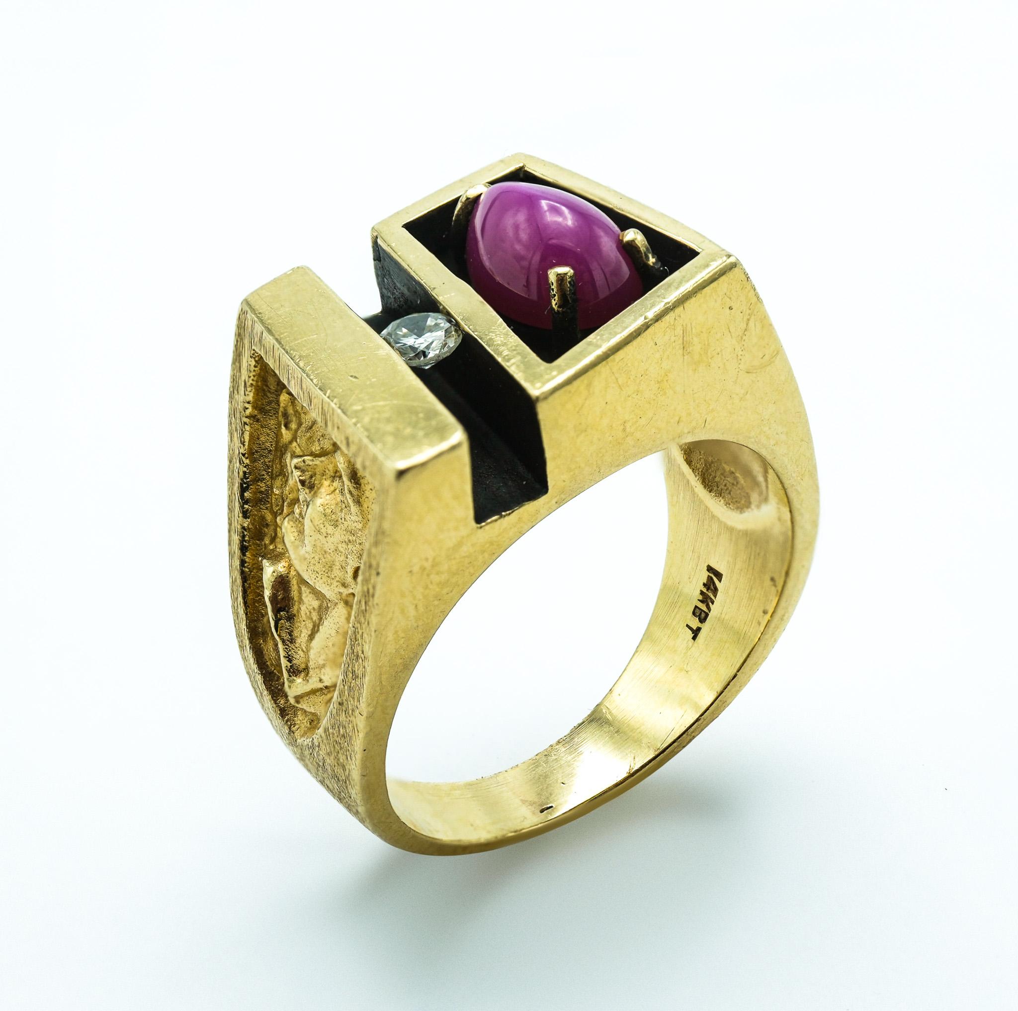 Men's Modernist Star Ruby and Diamond 14 Karat Yellow Gold Ring with Carved Face For Sale