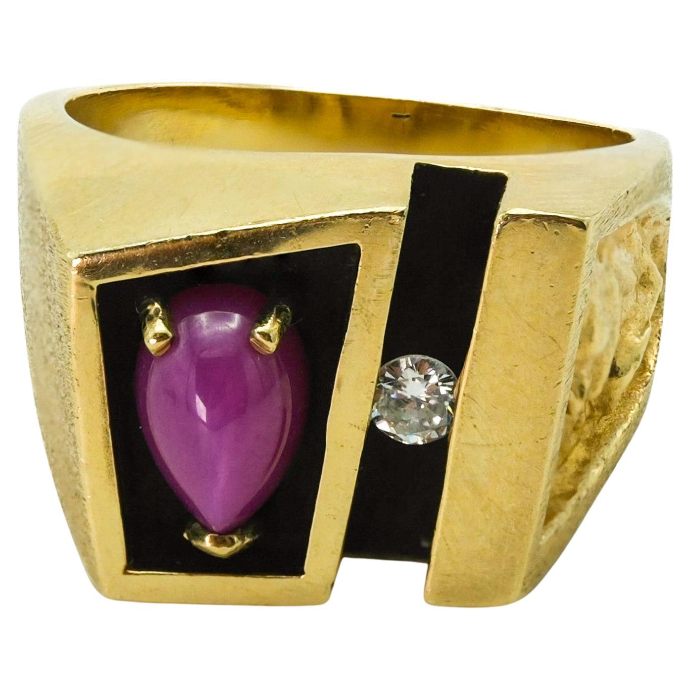 Modernist Star Ruby and Diamond 14 Karat Yellow Gold Ring with Carved Face For Sale