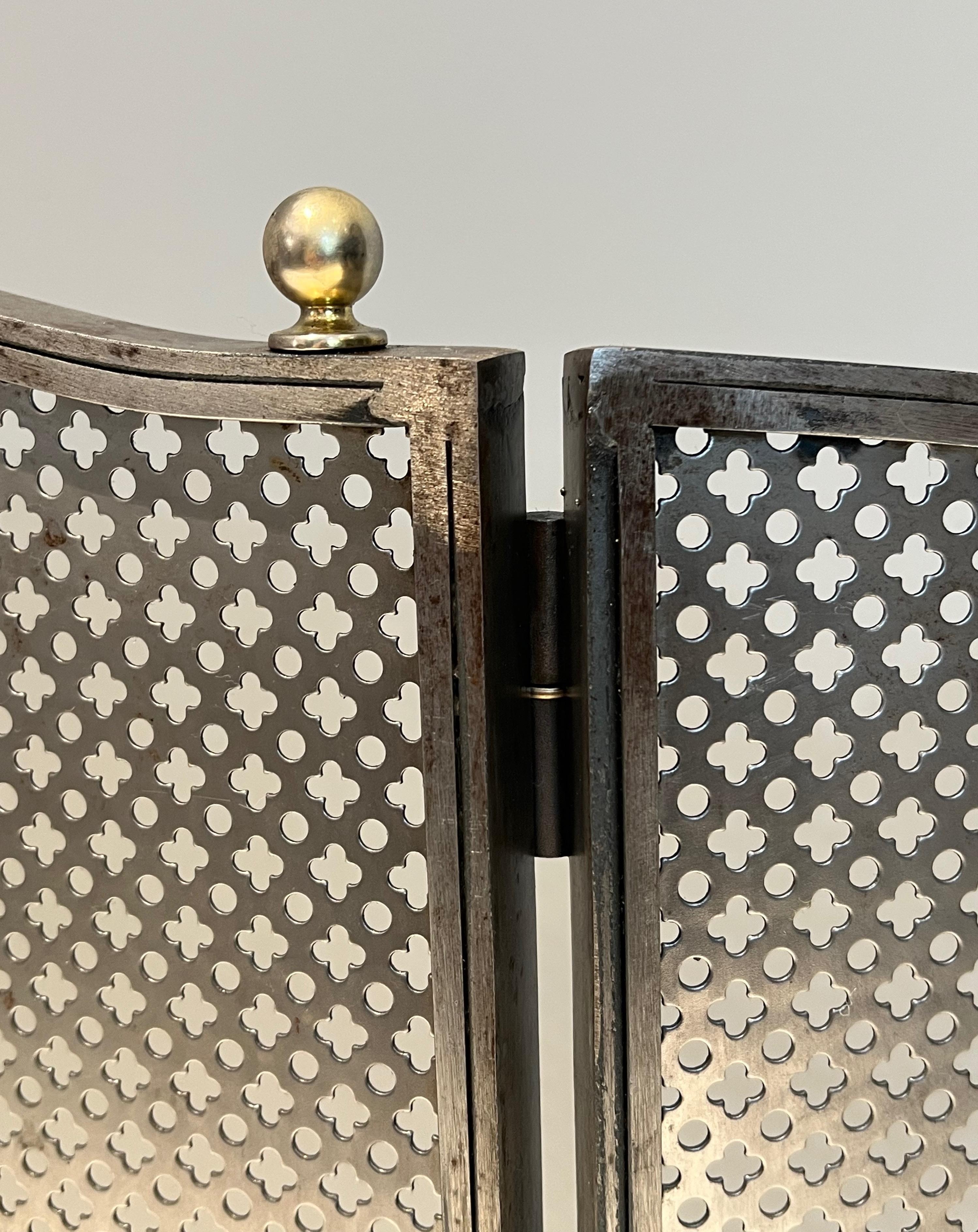 Pare-feu moderniste en acier et laiton en vente 7