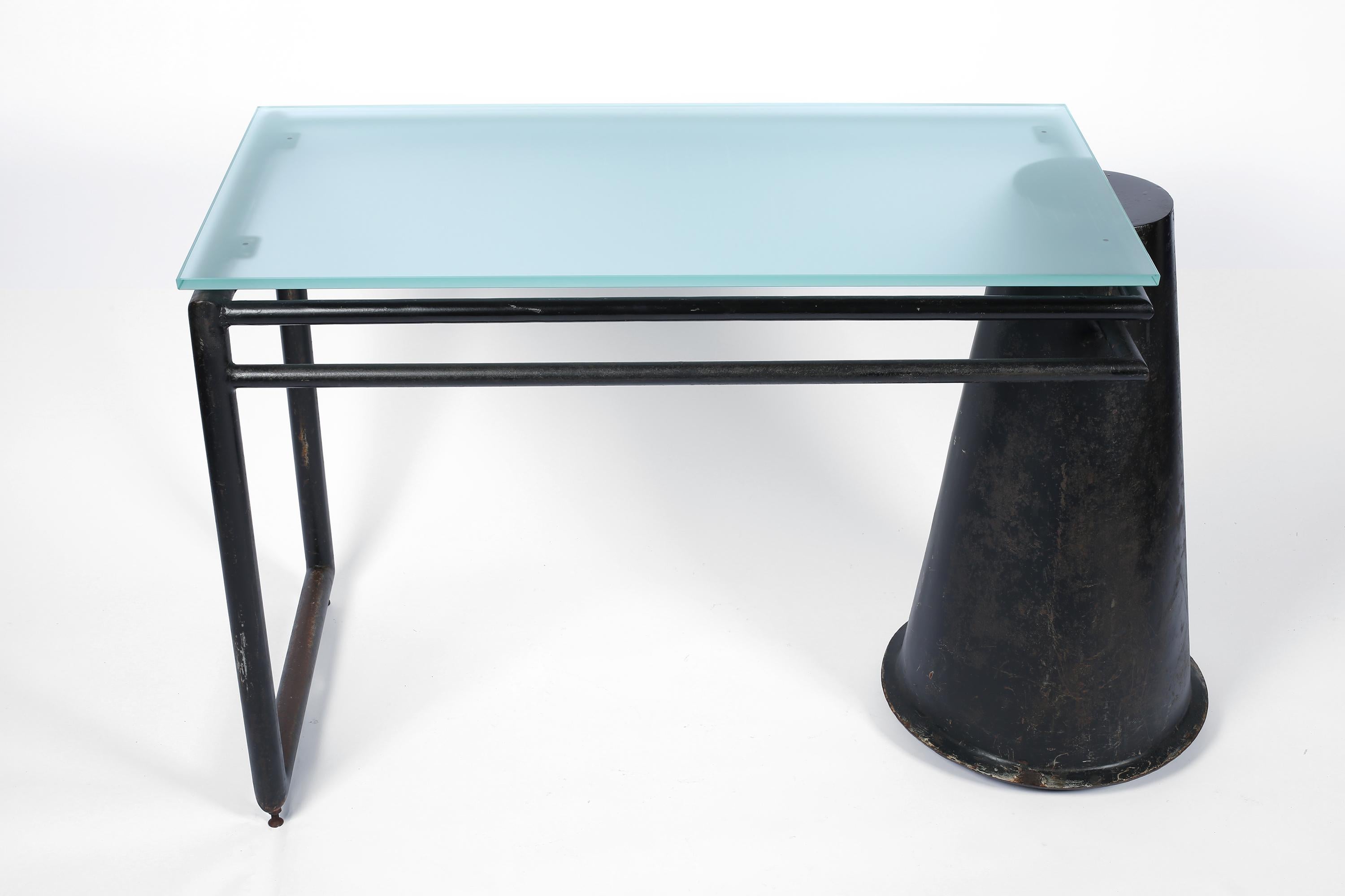 Modernistischer Schreibtisch aus Stahl und Glas, Frankreich, Anfang-Mitte des 20. (Mattiert) im Angebot
