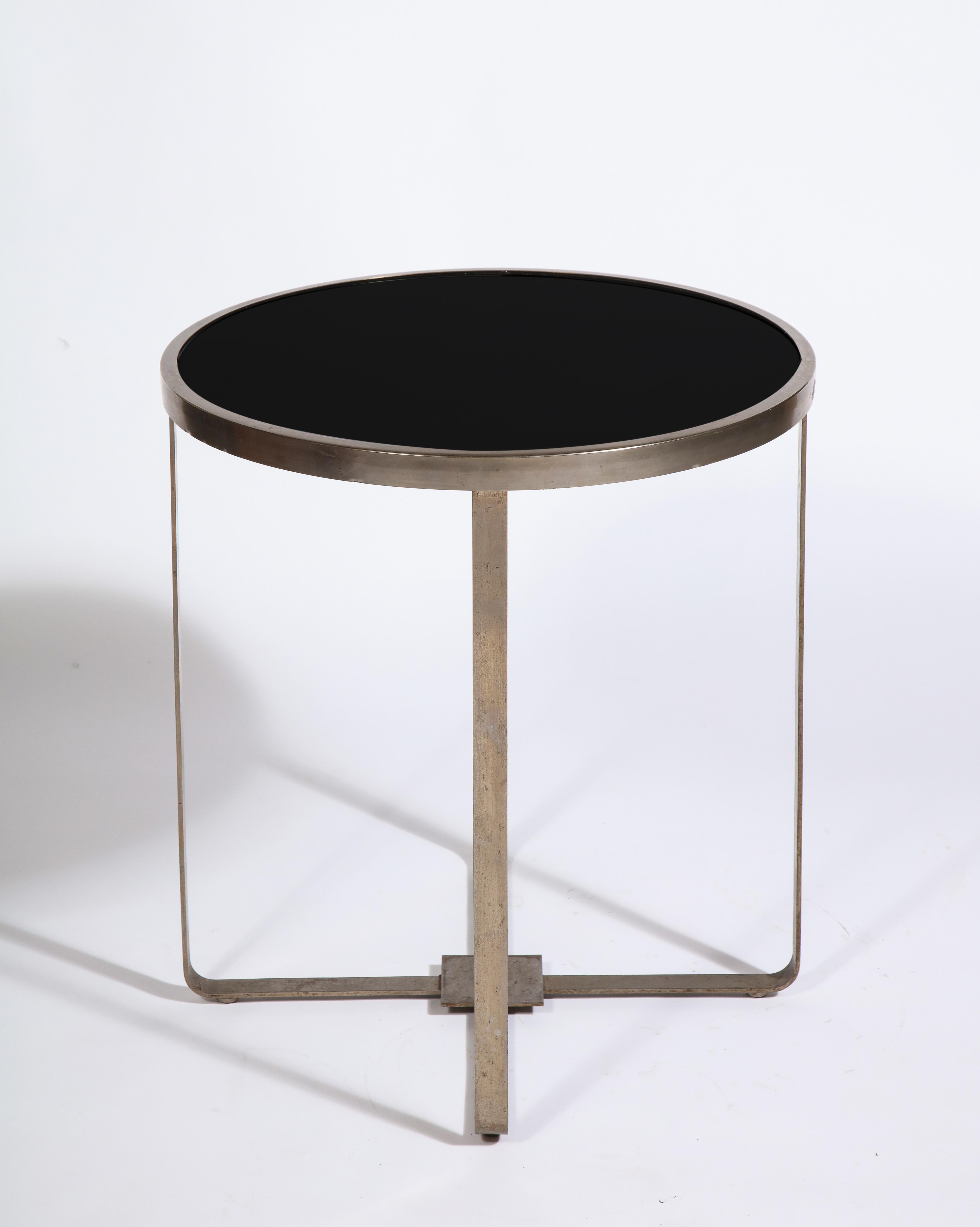 Modernistischer Art-Déco- Adnet Attr. Runder Stahltisch aus schwarzem Glas, Frankreich, 1930er Jahre im Angebot 1