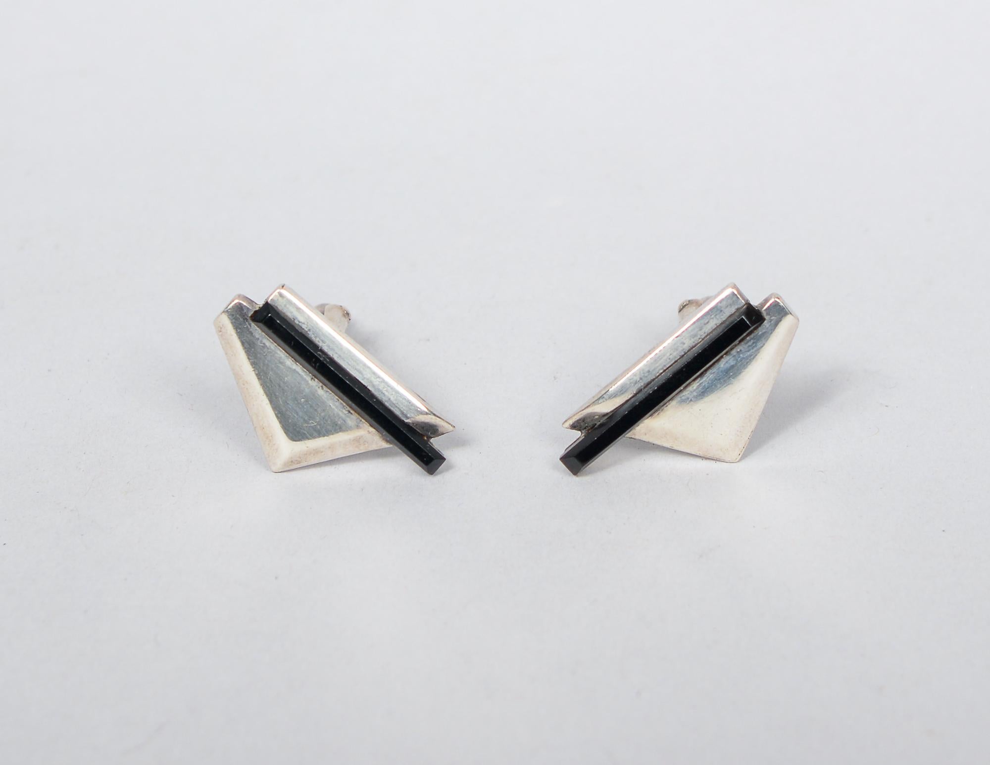 Modernist geometric sterling cufflinks by Antonio Pineda. These have a line of obsidian intersecting through the triangular form. Signed with the Antonio crown and 970 silver mark. Slight wear from use.
