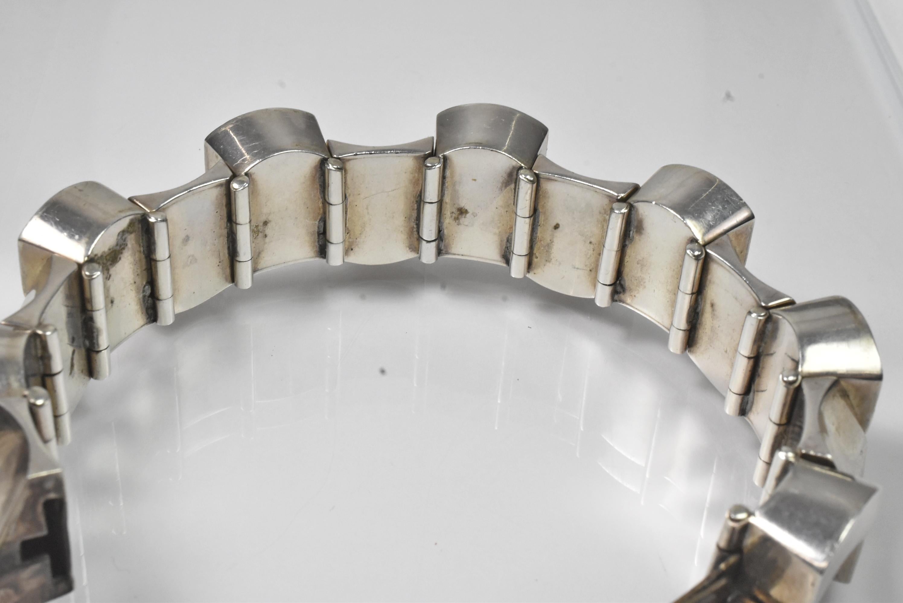 Modernist Sterling Bracelet by Fidencio Serranoe In Good Condition For Sale In Toledo, OH