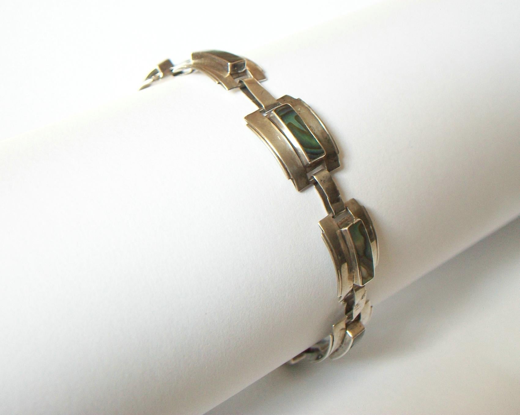 Modernist sterling silver and abalone chain link bracelet - hand made - delicate details with inset shell - fits a small wrist - box clasp closure - signed on the back and on the clasp - 925/1000 - Mexico (Taxco) - circa 1950's.

Excellent vintage