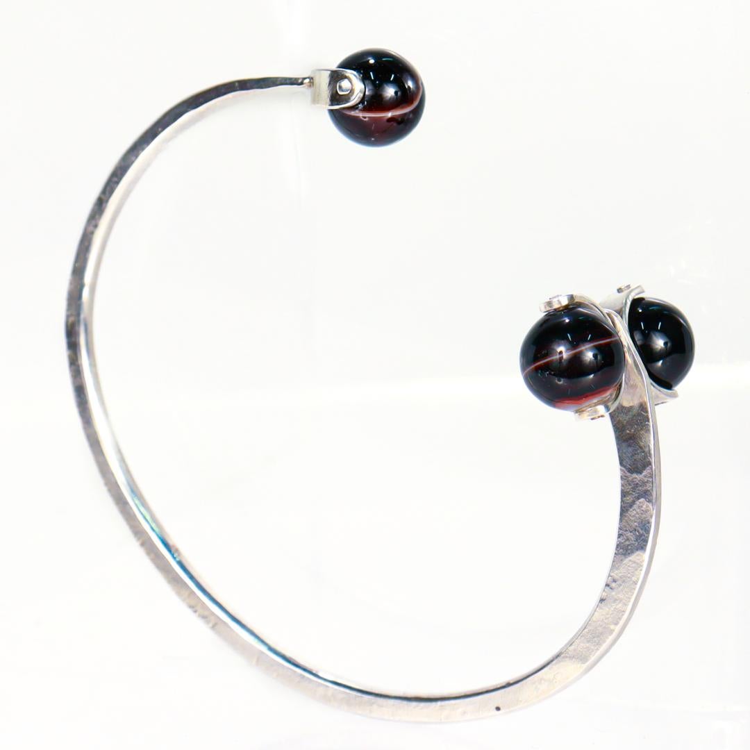 Modernist Sterling Silver & Banded Agate Bead Cuff Bracelet In Good Condition For Sale In Philadelphia, PA