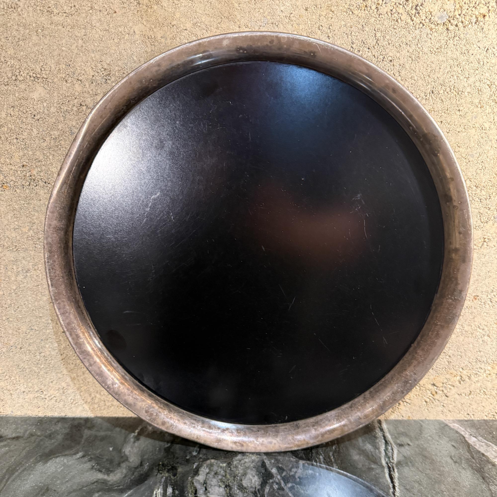 Zu Ihrer Information, ein  modernistisches Silber  plattiert & schwarzes Melamin-Tablett. Made in Italy , behält Label des Herstellers 