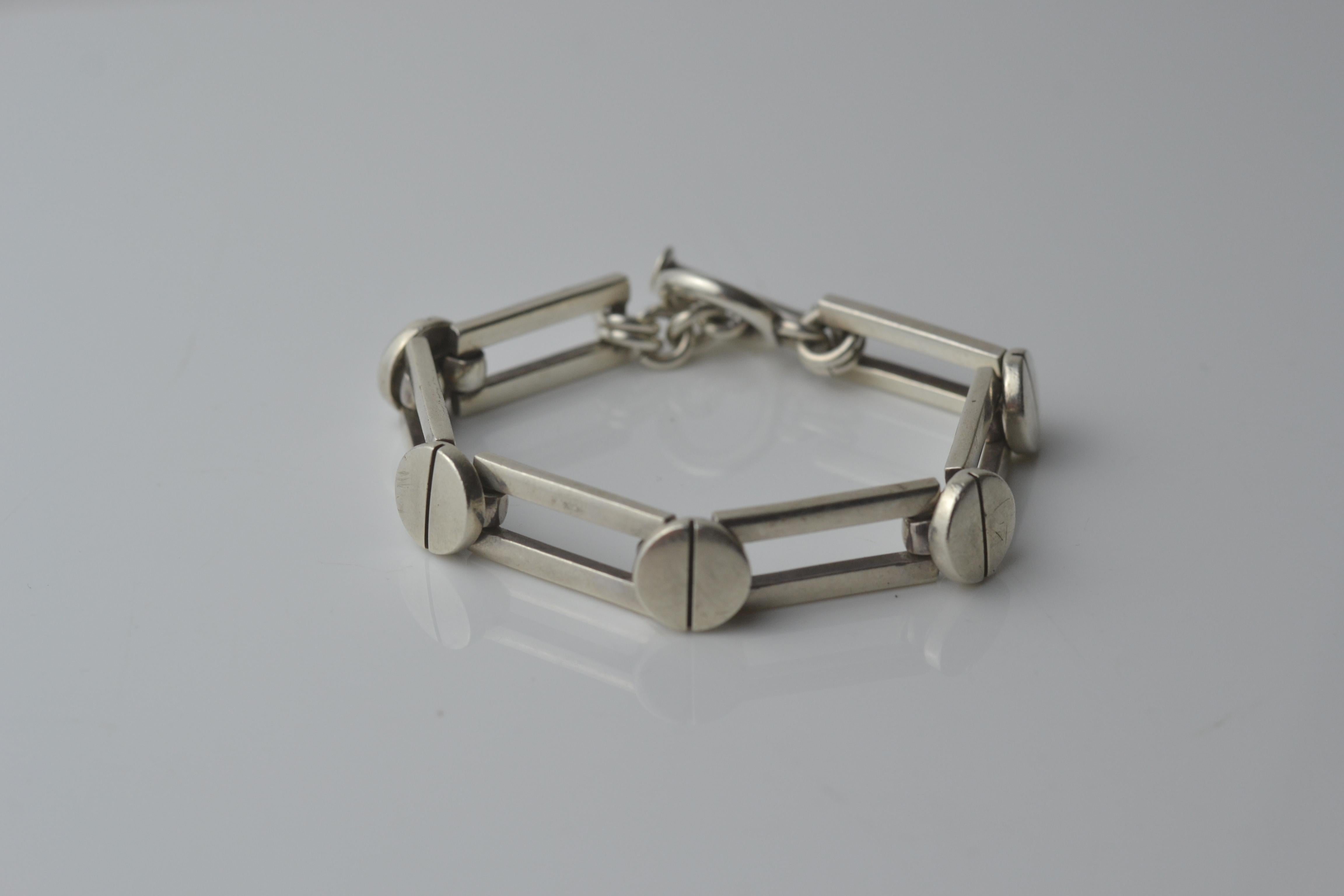 Modernist sterling silver bracelet with chunky toggle clasp unisex Mexican For Sale 6