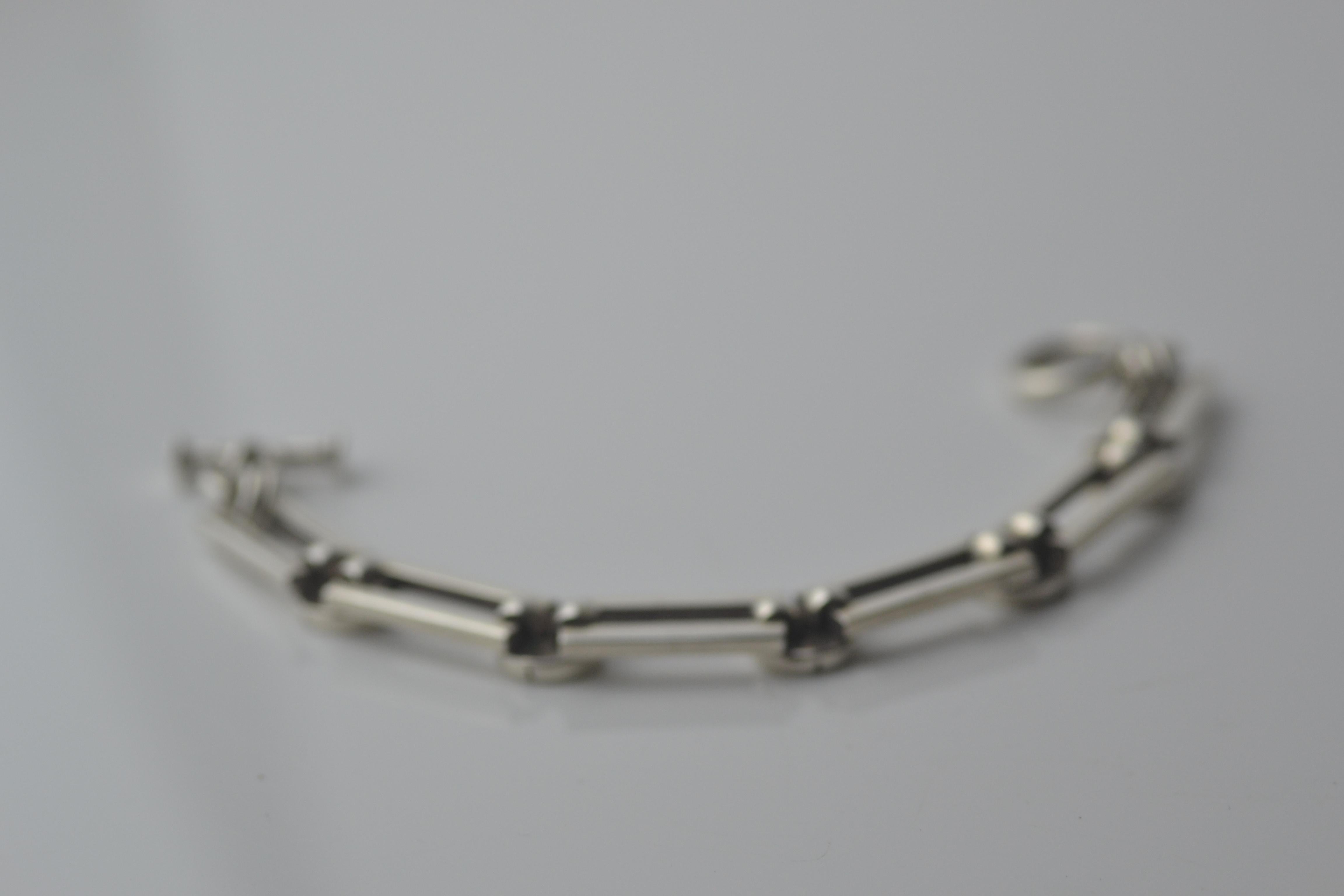 Modernist sterling silver bracelet with chunky toggle clasp unisex Mexican For Sale 10