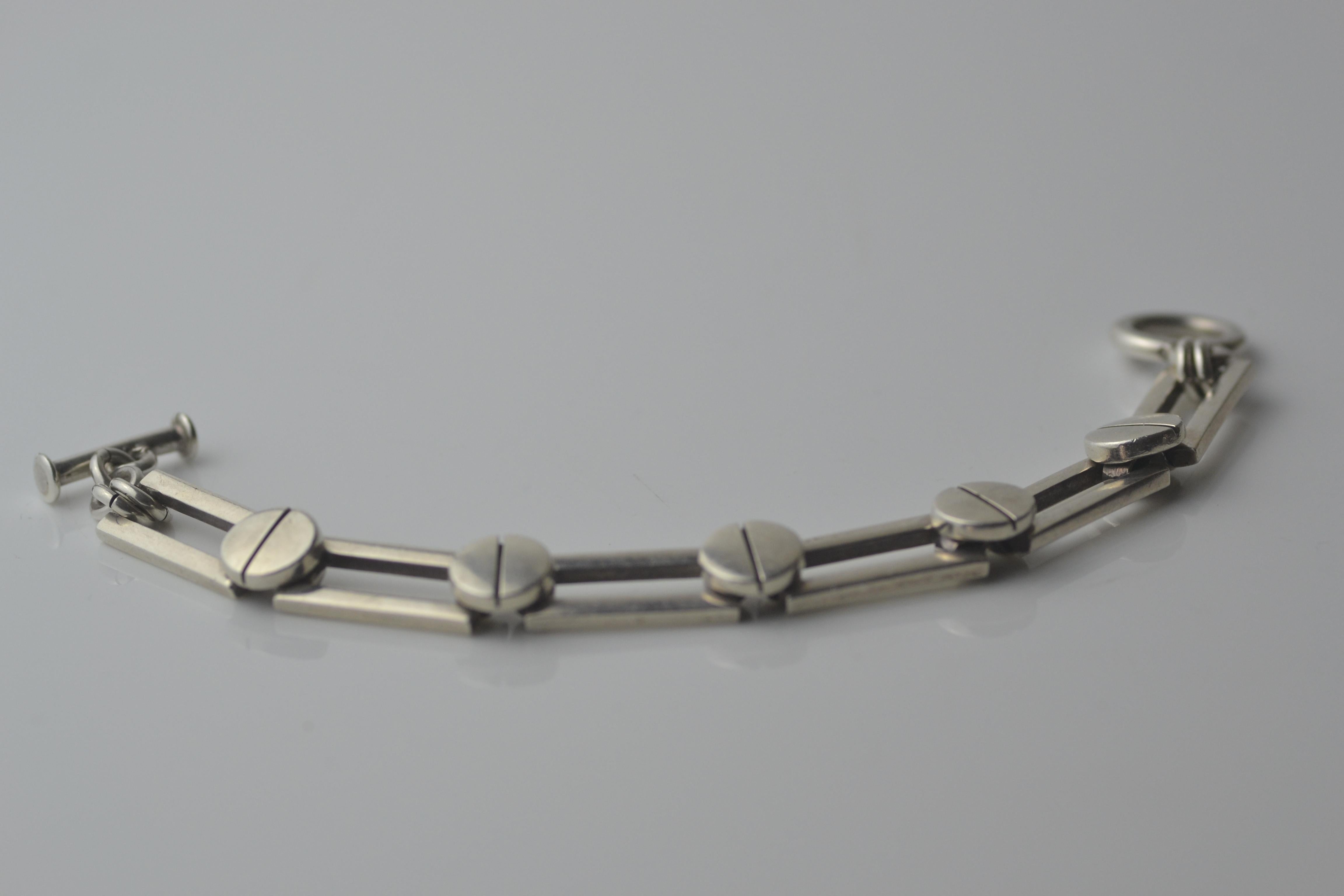 Modernist sterling silver bracelet with chunky toggle clasp unisex Mexican For Sale 11