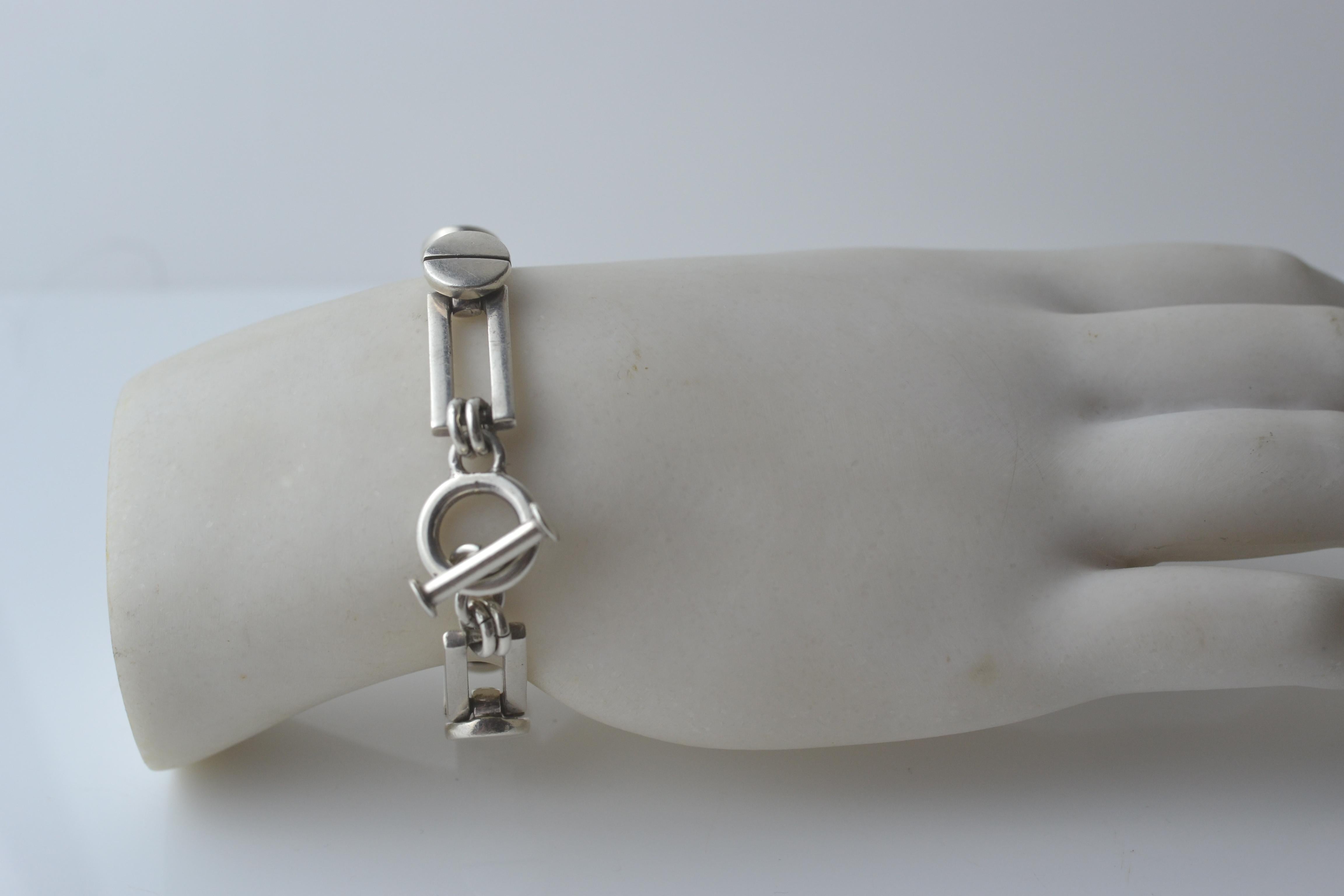 Modernist sterling silver bracelet with chunky toggle clasp unisex Mexican For Sale 2