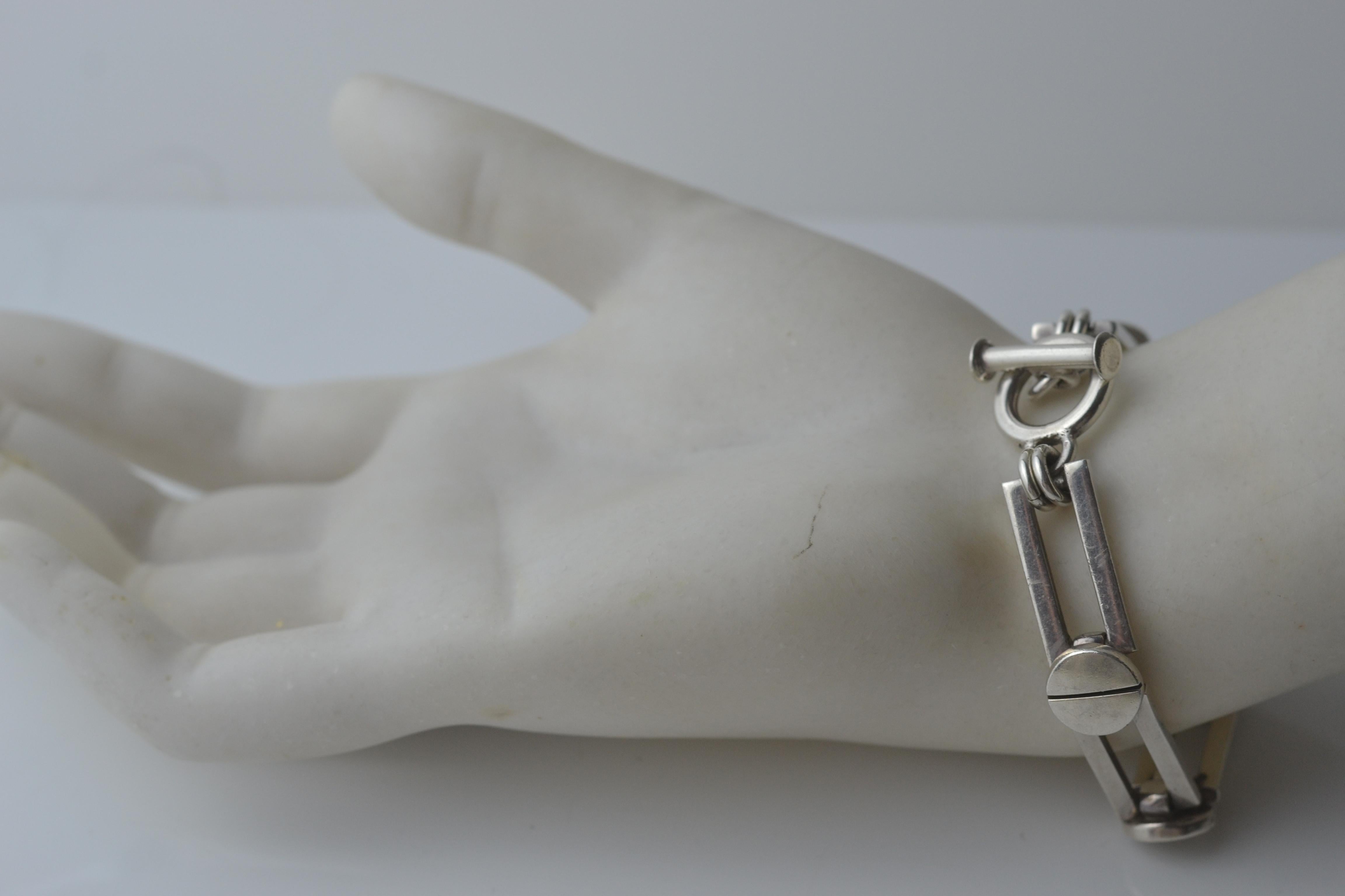 Modernist sterling silver bracelet with chunky toggle clasp unisex Mexican For Sale 4