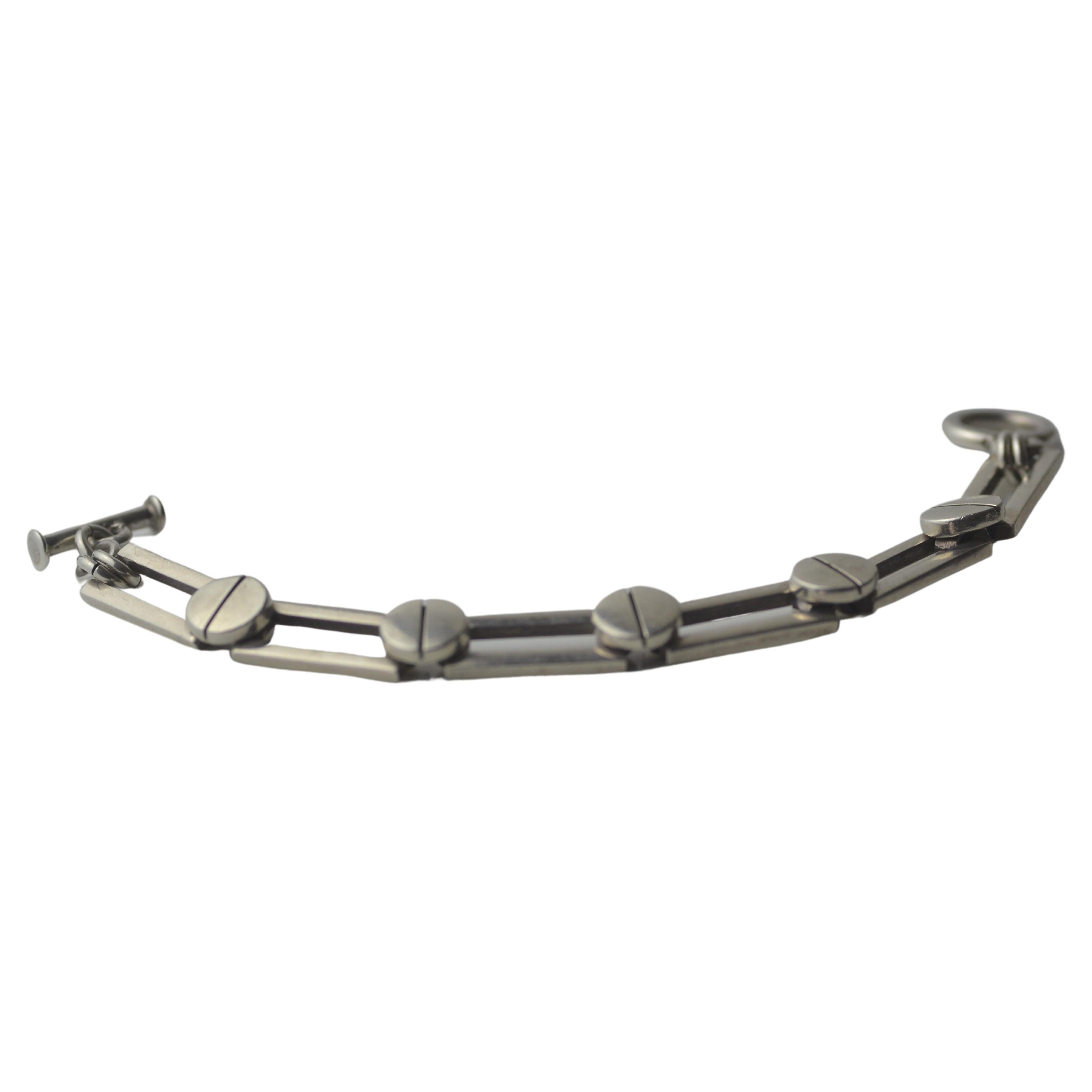 Modernist sterling silver bracelet with chunky toggle clasp unisex Mexican For Sale