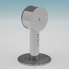 Modernistische Uhr aus Sterlingsilber der Moderne – Simon Benney – London 2006