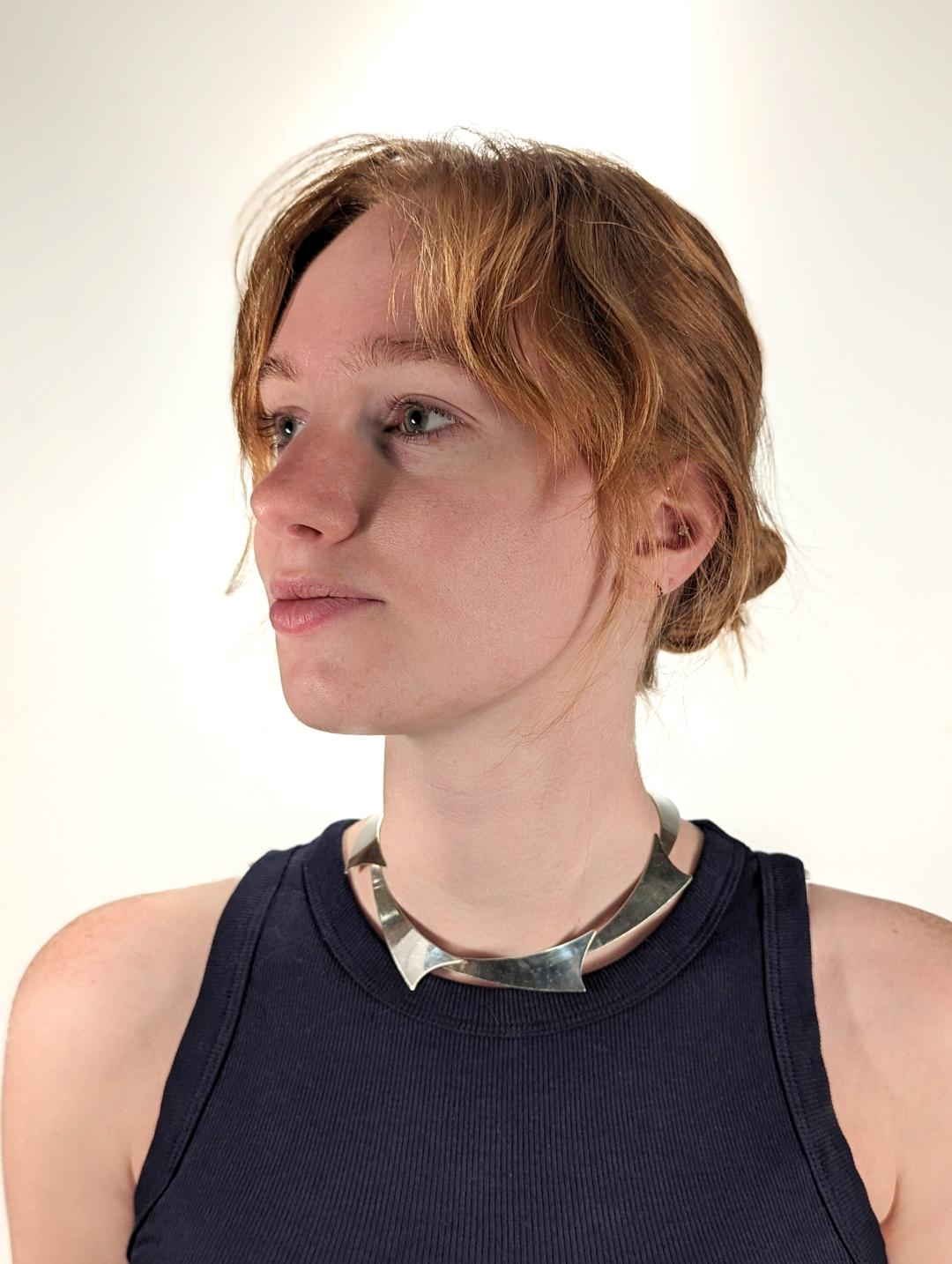 A fine Modernist collier or choker necklace.

In sterling silver.

By Noble Smith (Shirley Smith), an American female silversmith of note active in the 1960's.

Simply wonderful Mid-Century design!

Date:
Mid-20th Century

Overall Condition:
It is