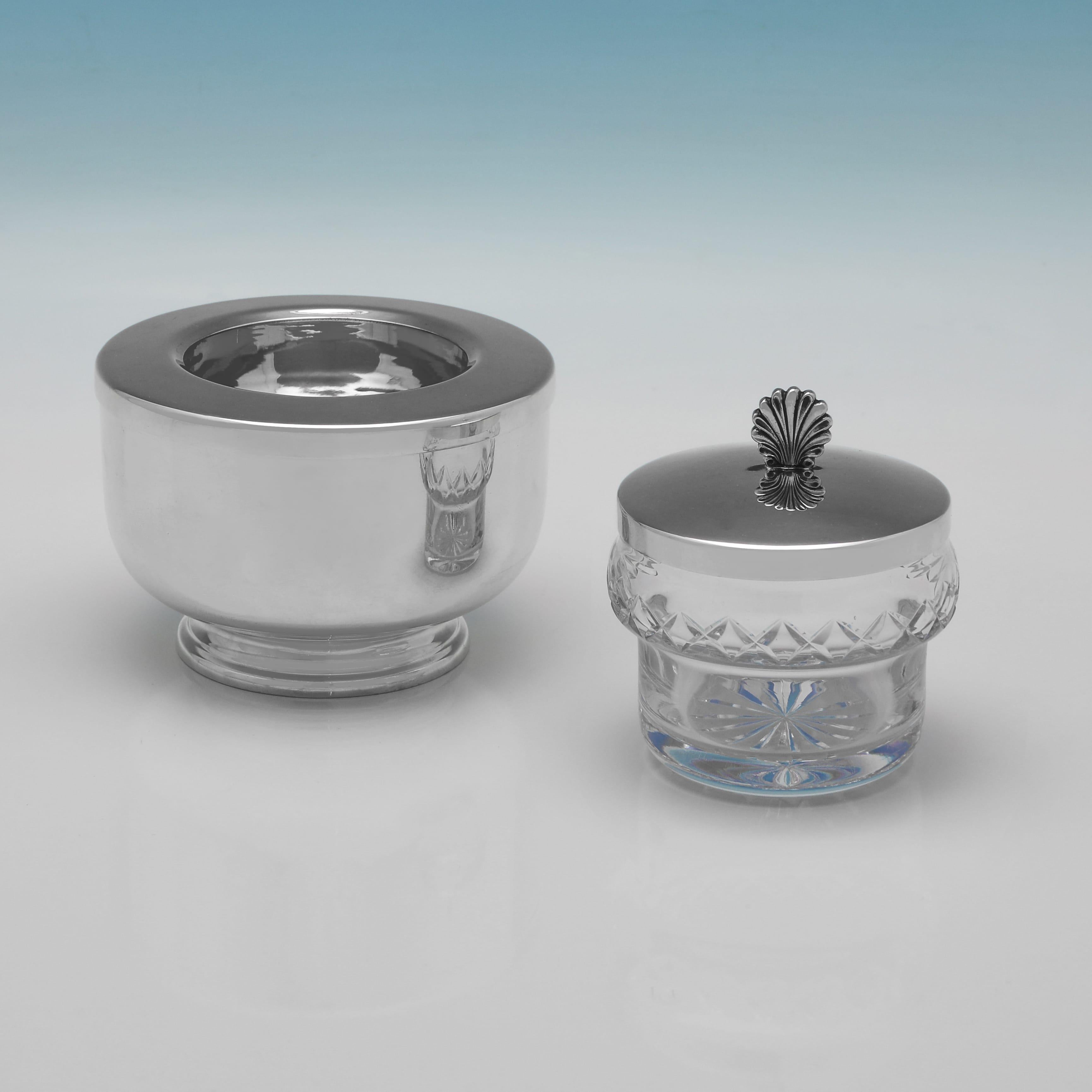 Moderne Plat à caviar moderniste en argent et verre par Asprey, 12,5 ozt, 1996 en vente