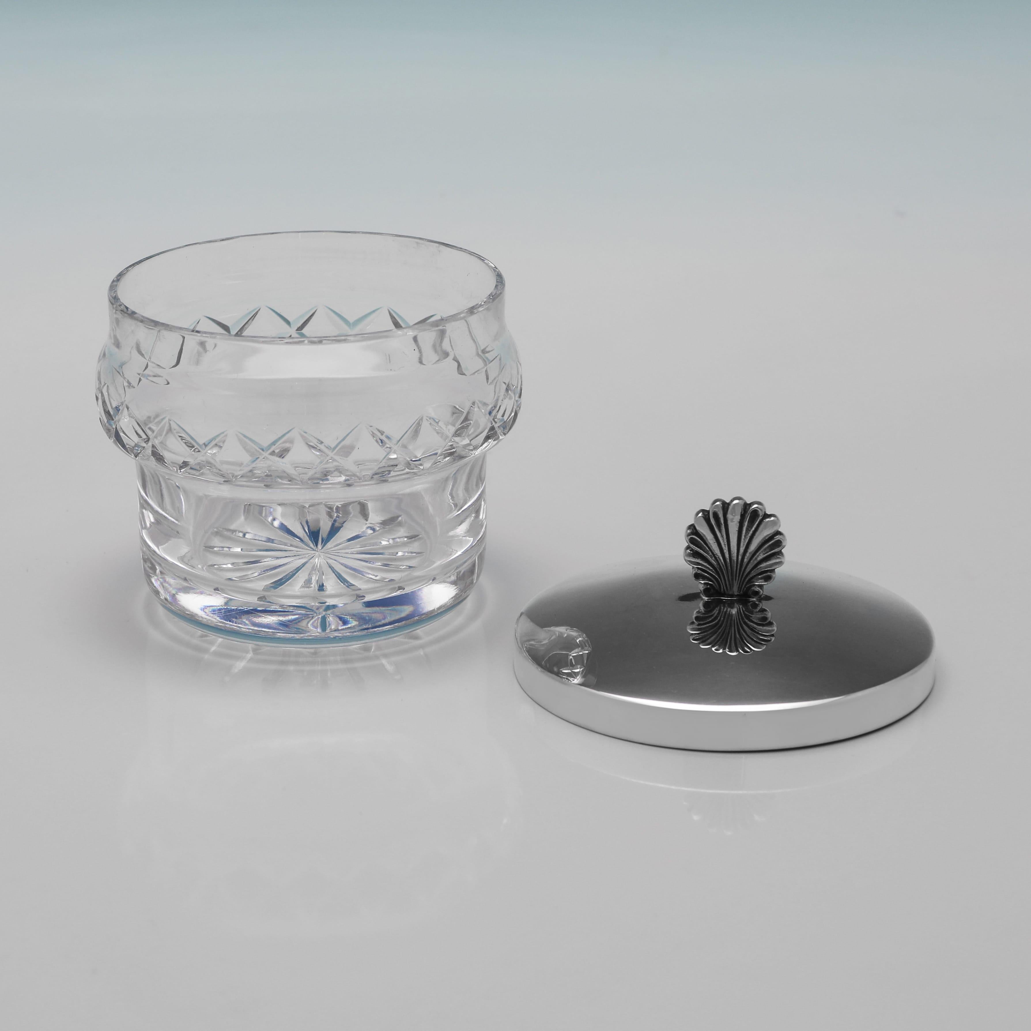 Plat à caviar moderniste en argent et verre par Asprey, 12,5 ozt, 1996 Bon état - En vente à London, London