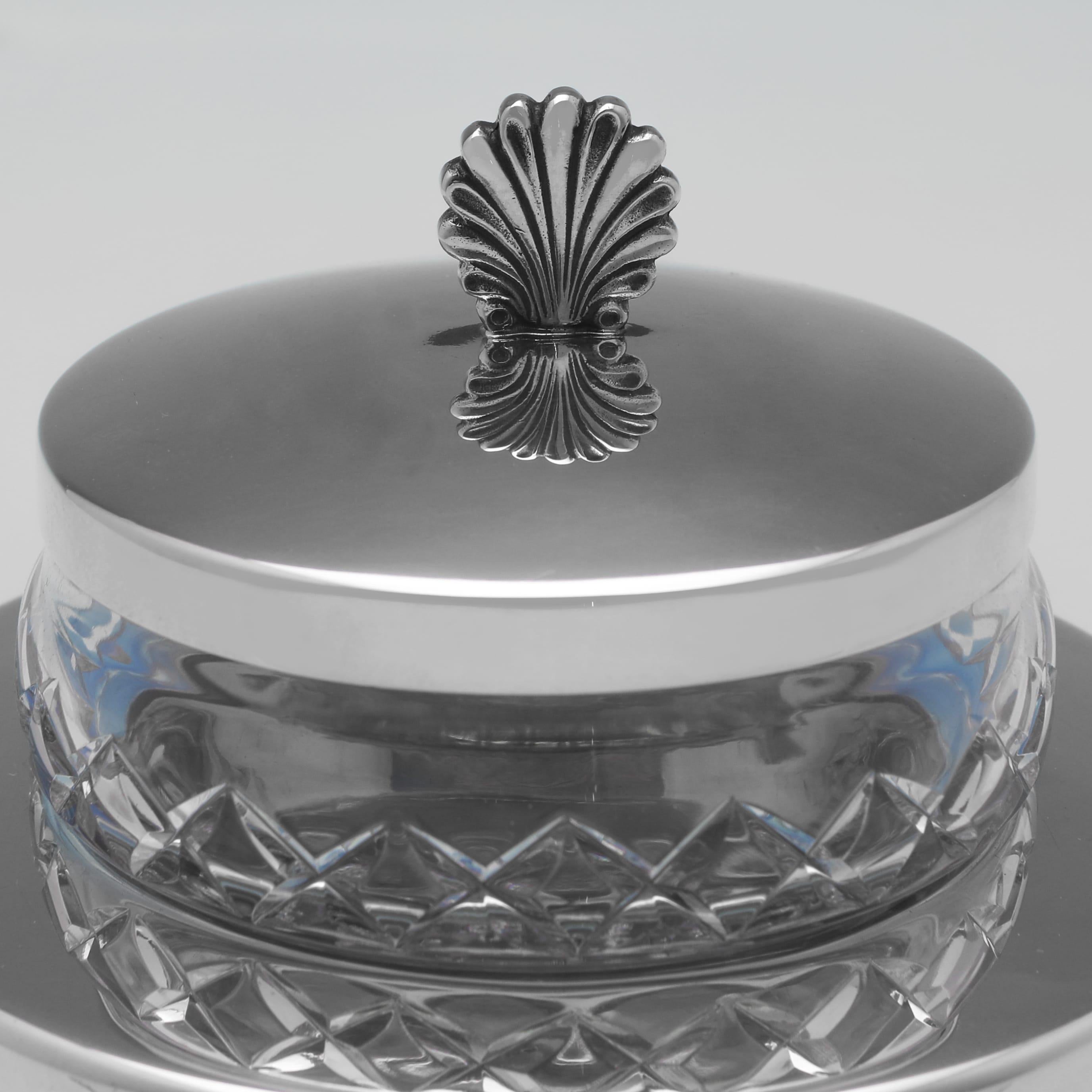 Fin du 20e siècle Plat à caviar moderniste en argent et verre par Asprey, 12,5 ozt, 1996 en vente