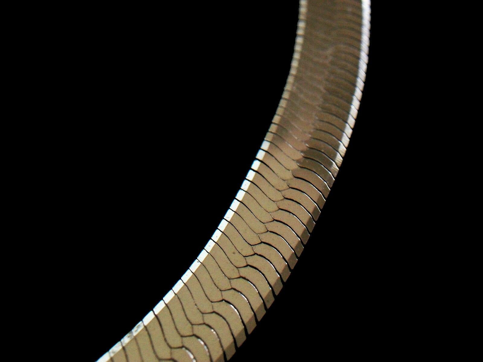Modernist Sterling Silver Herringbone Necklace, Unsigned, Italy, circa 1970s For Sale 1